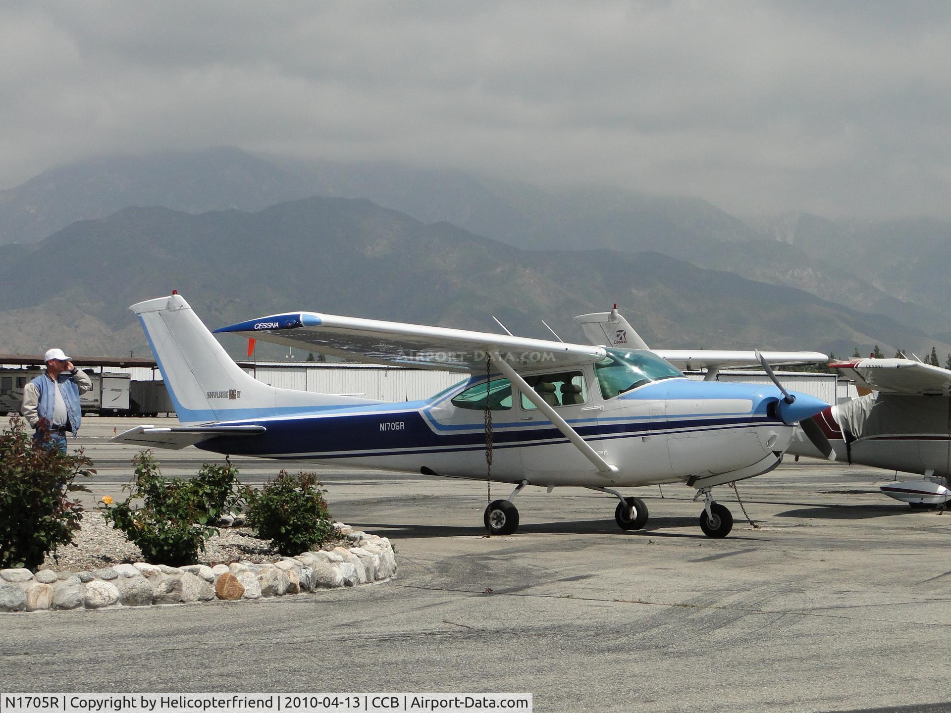 N1705R, 1978 Cessna R182 Skylane RG C/N R18200525, Parked near Maniac Mike's Cafe