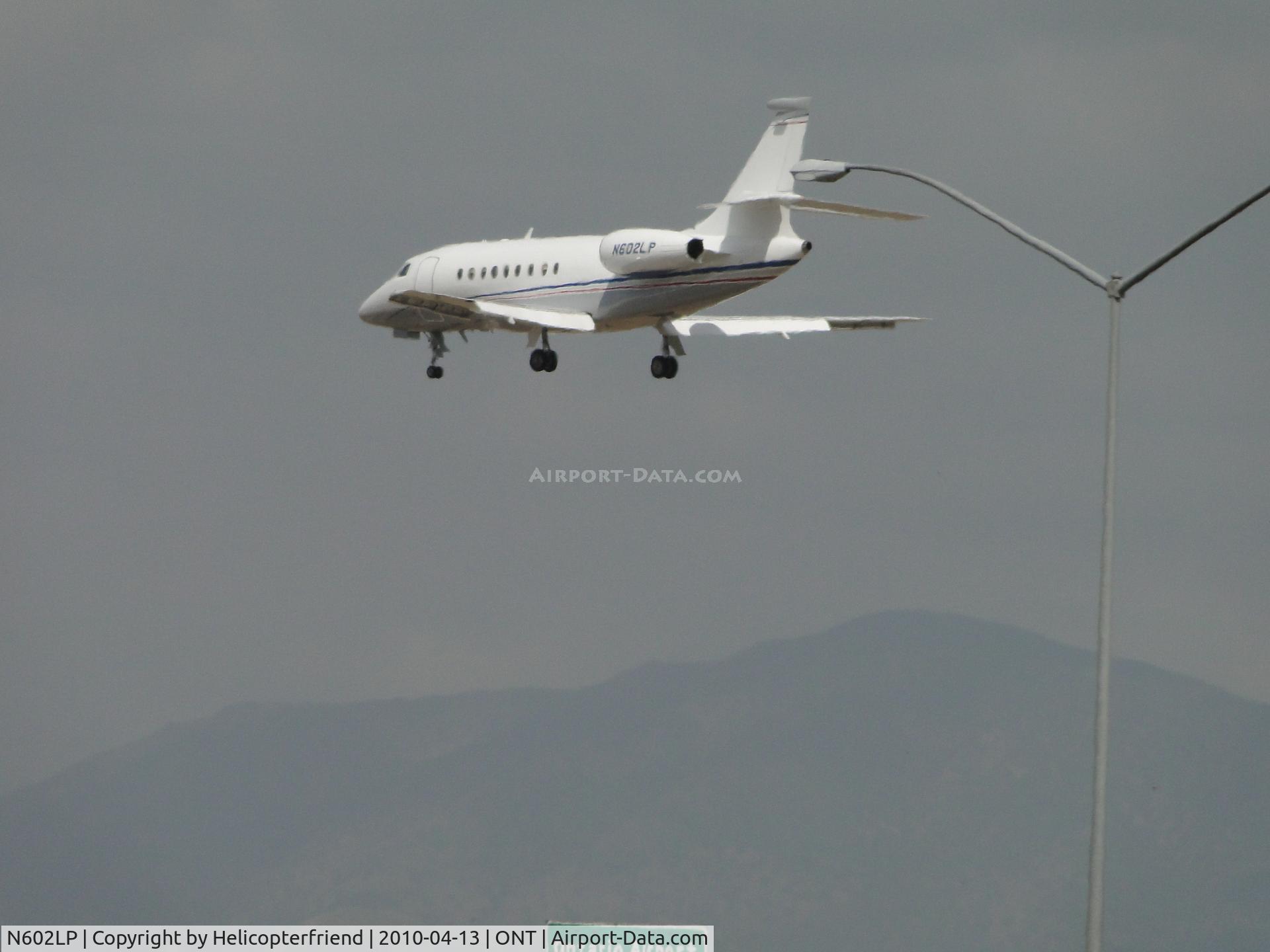 N602LP, 1997 Dassault Falcon 2000 C/N 036, Over the outer fence to runway 26R
