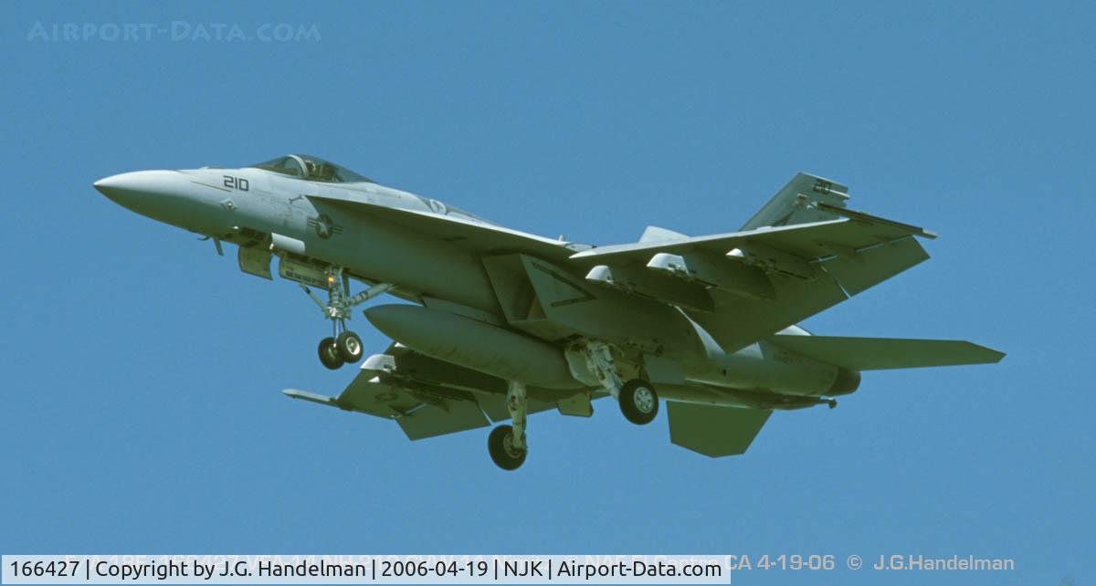 166427, Boeing F/A-18E Super Hornet C/N E072, On final at NAF El Centro