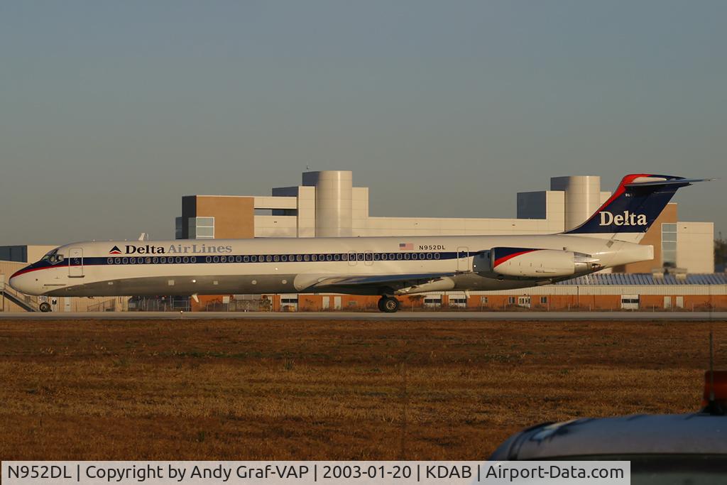N952DL, 1990 McDonnell Douglas MD-88 C/N 49883, Delta Airlines MD80