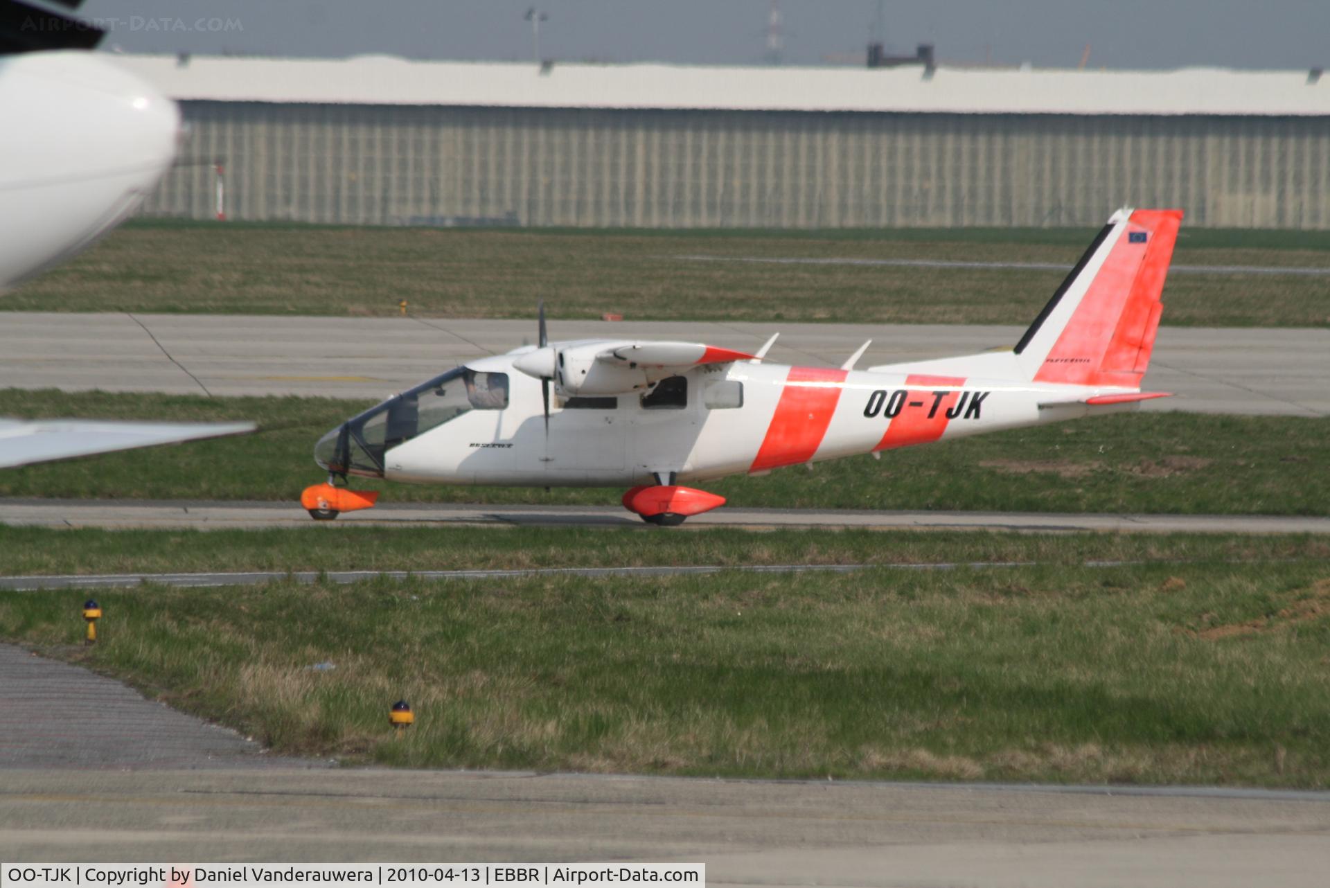 OO-TJK, 1986 Partenavia P-68B Observer C/N 372-28-OB, Taxiing to take off on RWY 07L