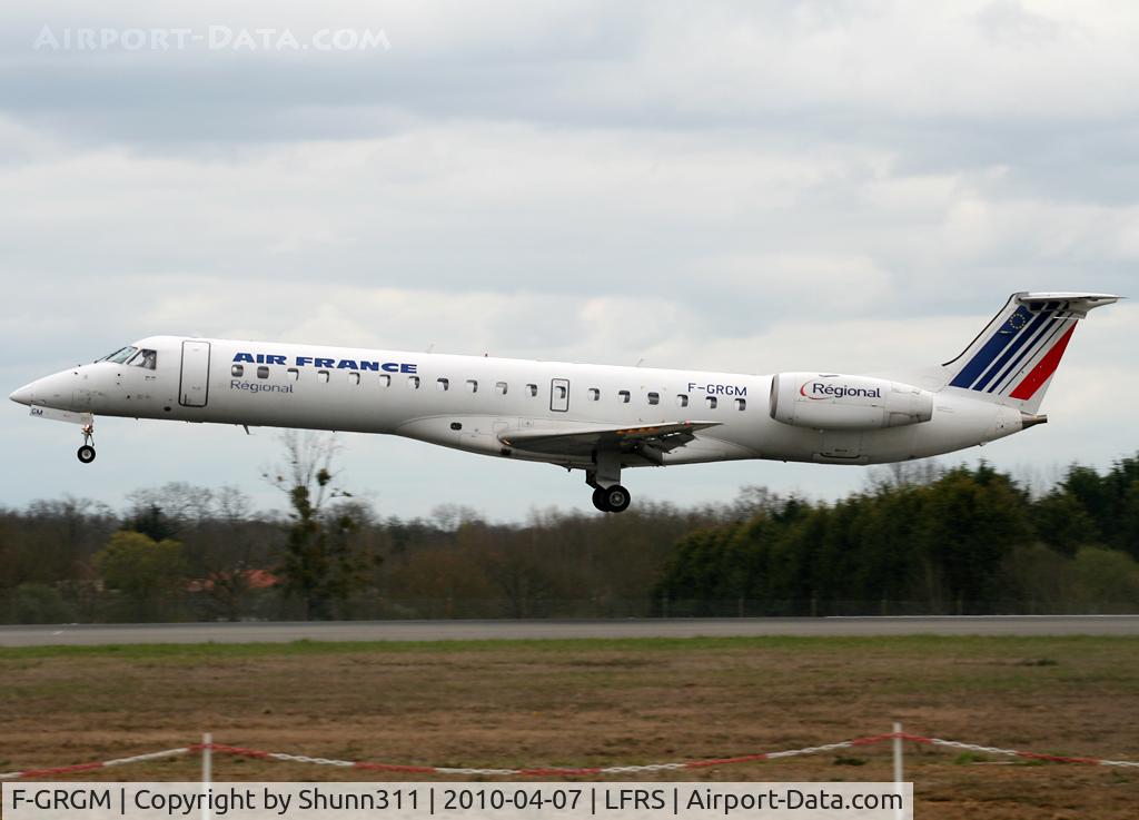 F-GRGM, 2001 Embraer EMB-145EU (ERJ-145EU) C/N 145418, On landing...