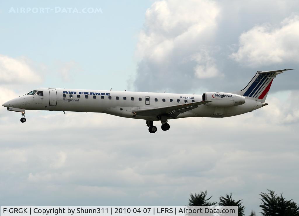 F-GRGK, 2000 Embraer EMB-145EU (ERJ-145EU) C/N 145324, On landing...