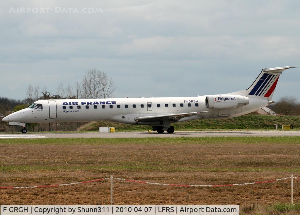 F-GRGH, 1999 Embraer EMB-145EU (ERJ-145EU) C/N 145120, Ready for take off...