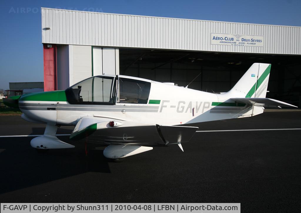 F-GAVP, Robin DR 400 2+2 C/N 1275, Waiting a new light flight...