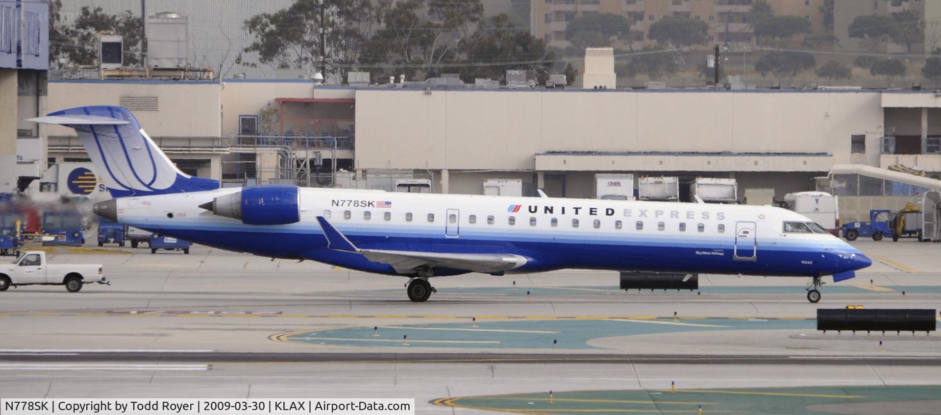 N778SK, 2006 Bombardier CRJ-700 (CL-600-2C10) Regional Jet C/N 10242, Taxi at LAX