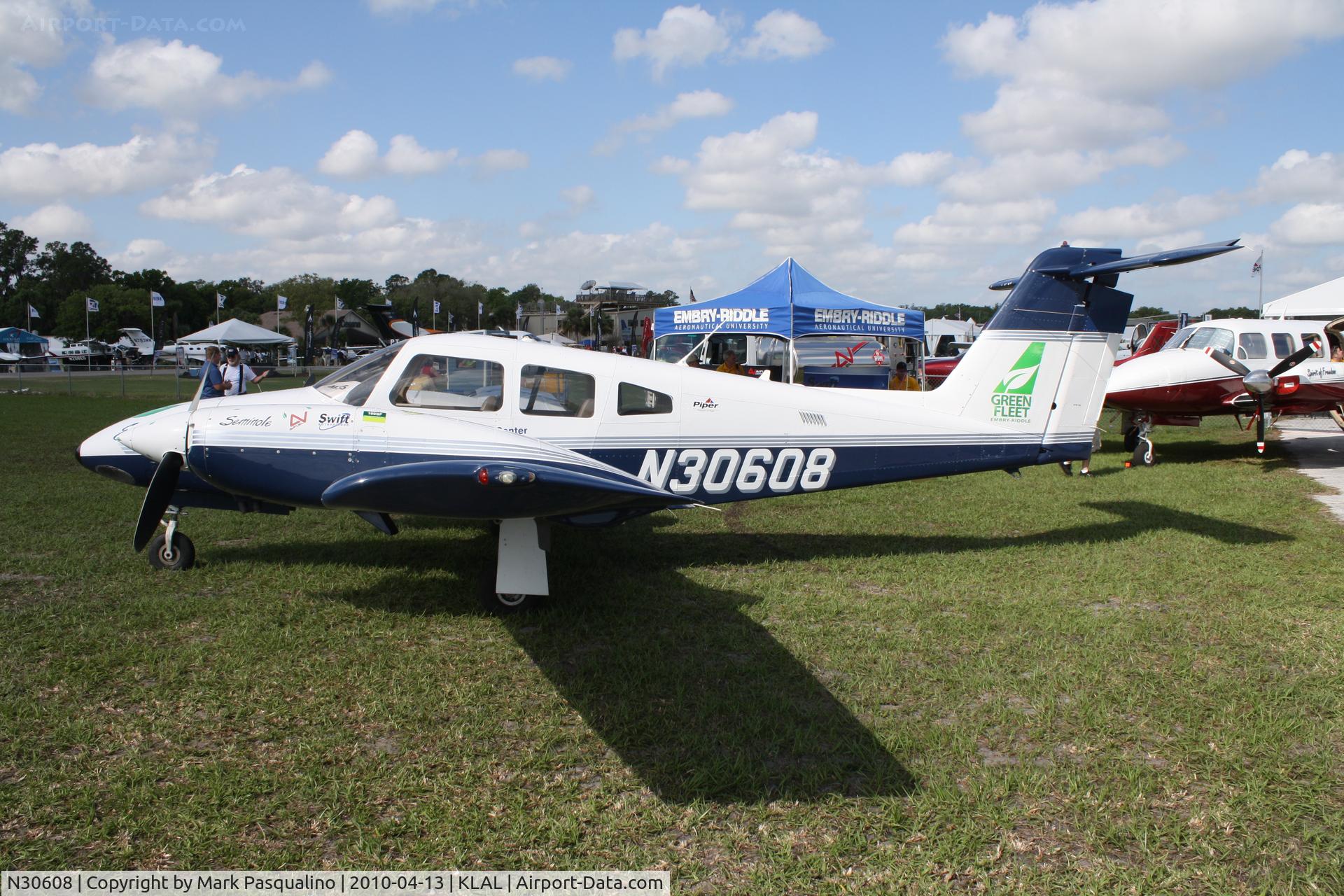 N30608, 2004 Piper PA-44-180 Seminole C/N 4496180, Piper PA-44-180