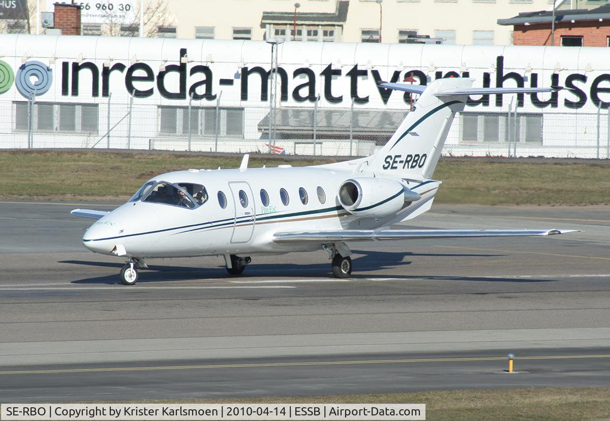 SE-RBO, 2001 Beech 400A Beechjet Beechjet C/N RK-303, Lining up RWY30