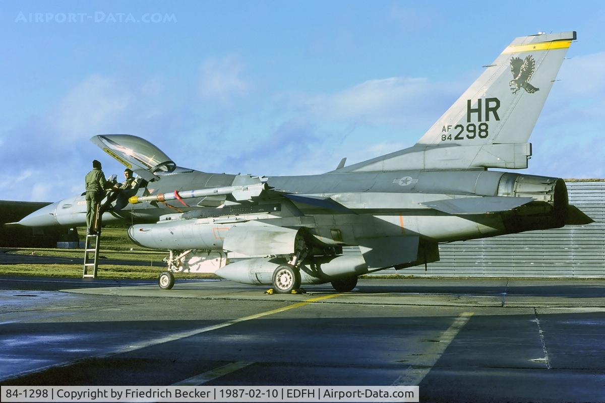 84-1298, 1984 General Dynamics F-16C Fighting Falcon C/N 5C-135, crew chief and pilot are having a conversation prior a mission from Hahn