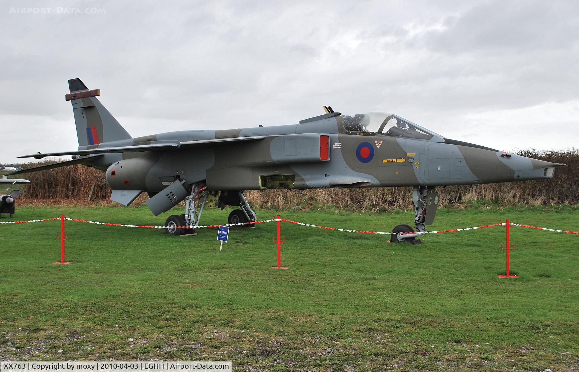 XX763, 1975 Sepecat Jaguar GR.1 C/N S.60, SPECAT JAGUAR GR.1 PRESERVED AT BOURNEMOUTH