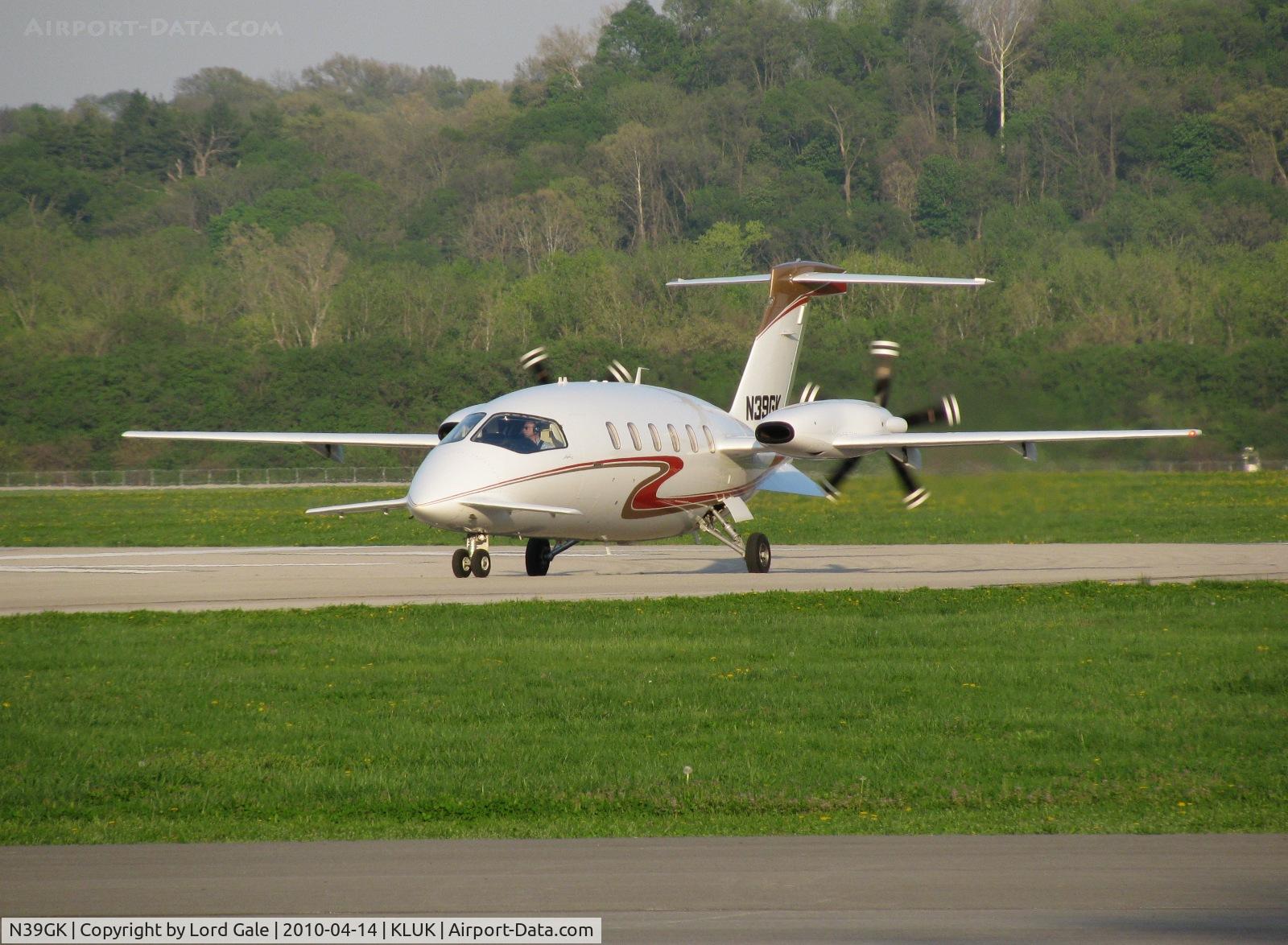 N39GK, 2000 Piaggio P-180 Avanti C/N 1039, One of only two non-Avantair catfish I've photographed. Another Lunken 