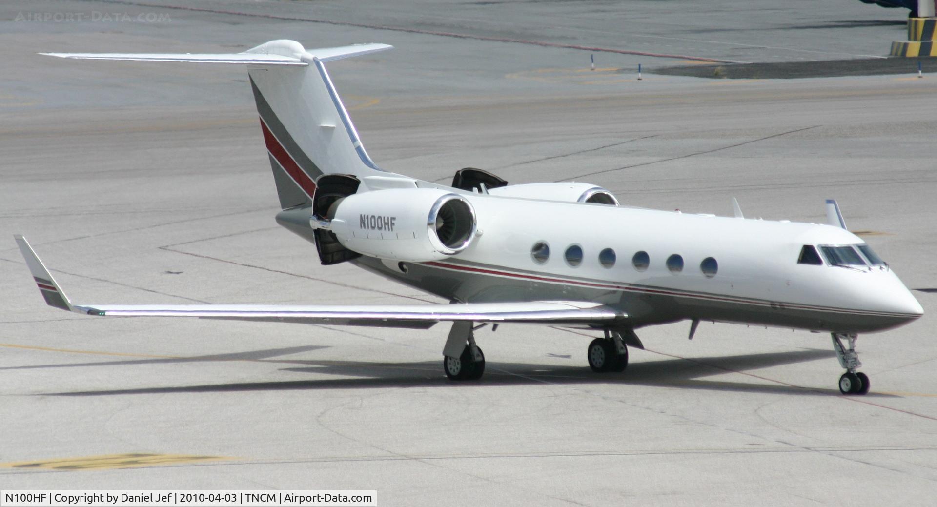 N100HF, 1998 Gulfstream Aerospace G-IV C/N 1338, N100hf taxing the holding point and doing test on there stopping powers