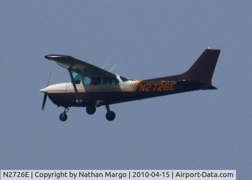N2726E, 1978 Cessna 172N C/N 17271307, Seen flying over O.B. Pier, San Diego, CA