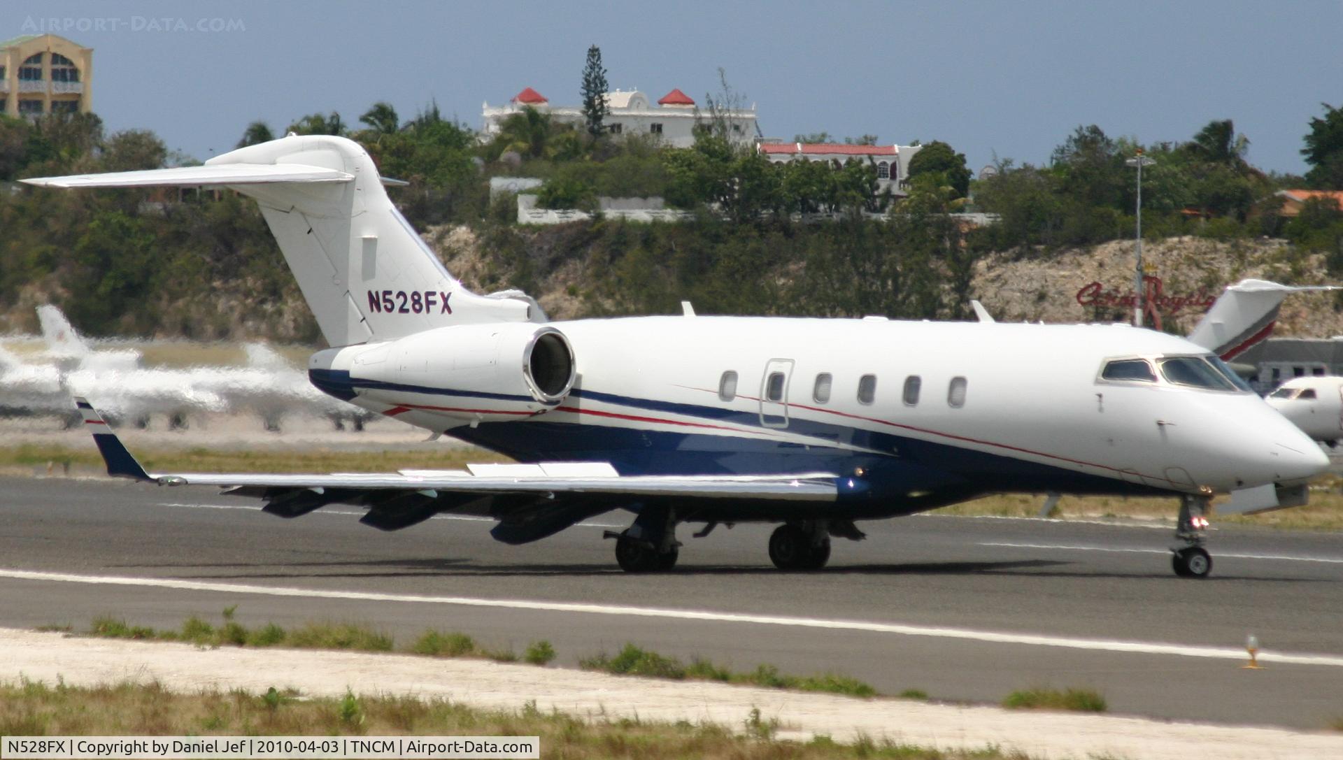 N528FX, 2006 Bombardier Challenger 300 (BD-100-1A10) C/N 20125, N528FX back tracking the active for parking at TNCM