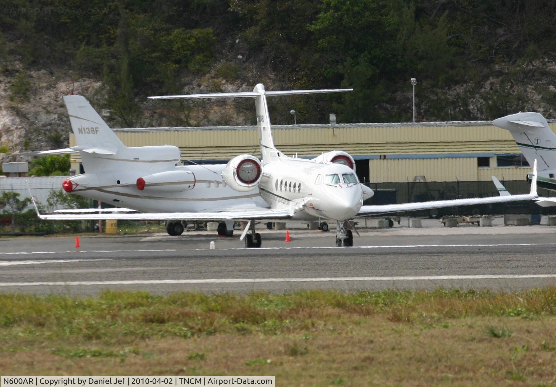 N600AR, 2000 Gulfstream Aerospace G-IV SP C/N 1419, N600AR park at the cargo ramp at TNCM
