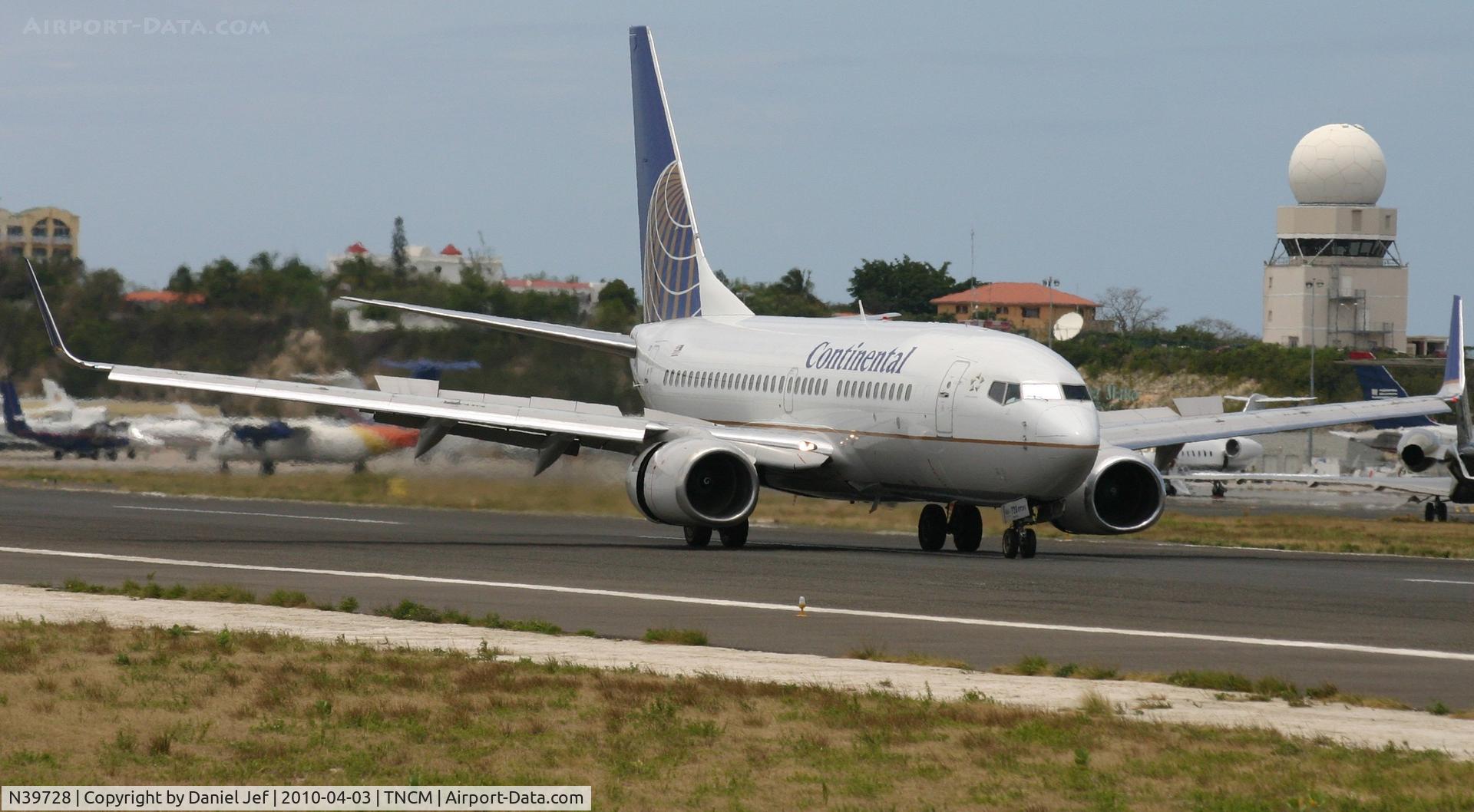 N39728, 1999 Boeing 737-724 C/N 28944, Continental N39728 just landed at TNCM runway 10