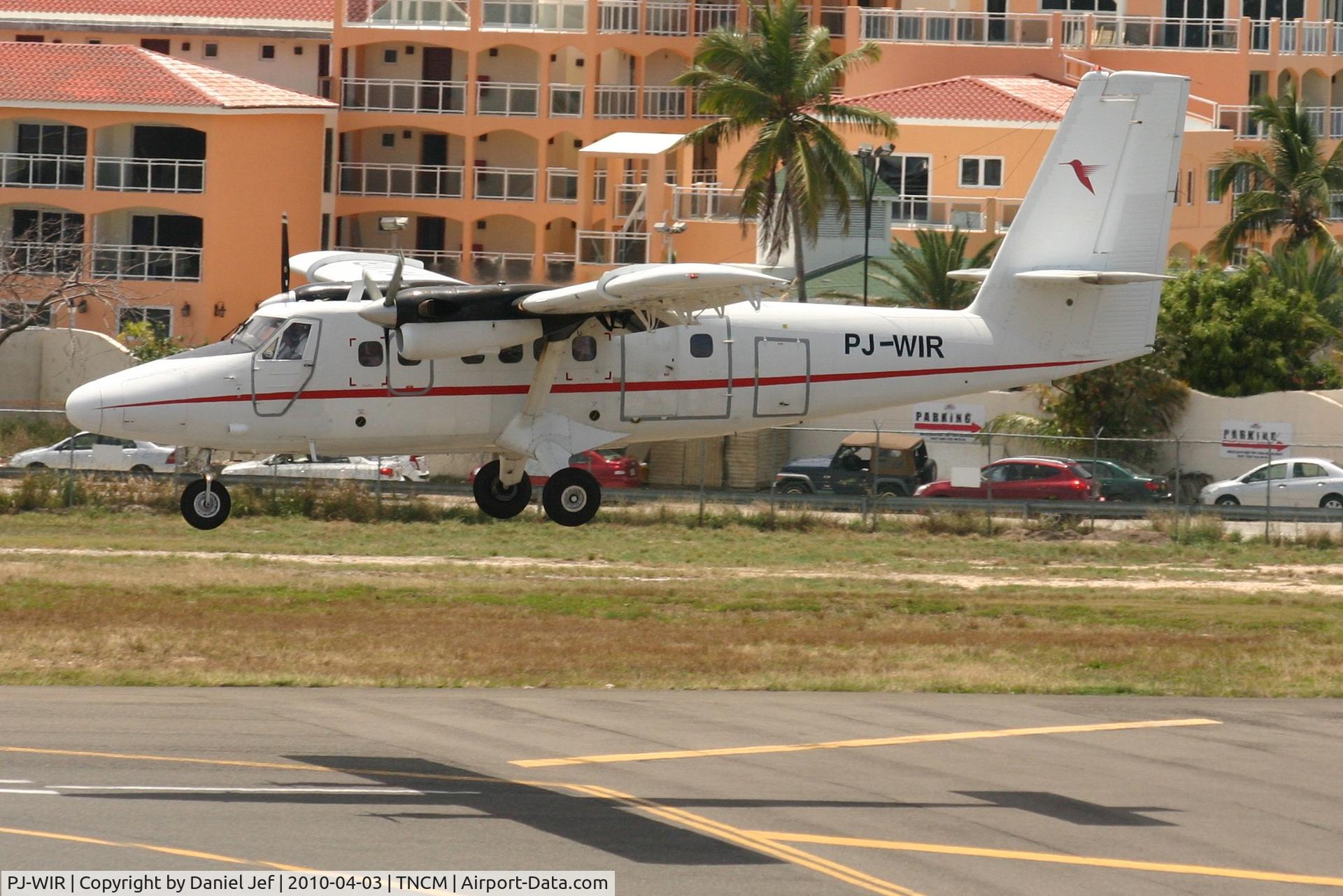 PJ-WIR, 1975 De Havilland Canada DHC-6-300 Twin Otter C/N 476, PJ-WIR lading at TNCM
