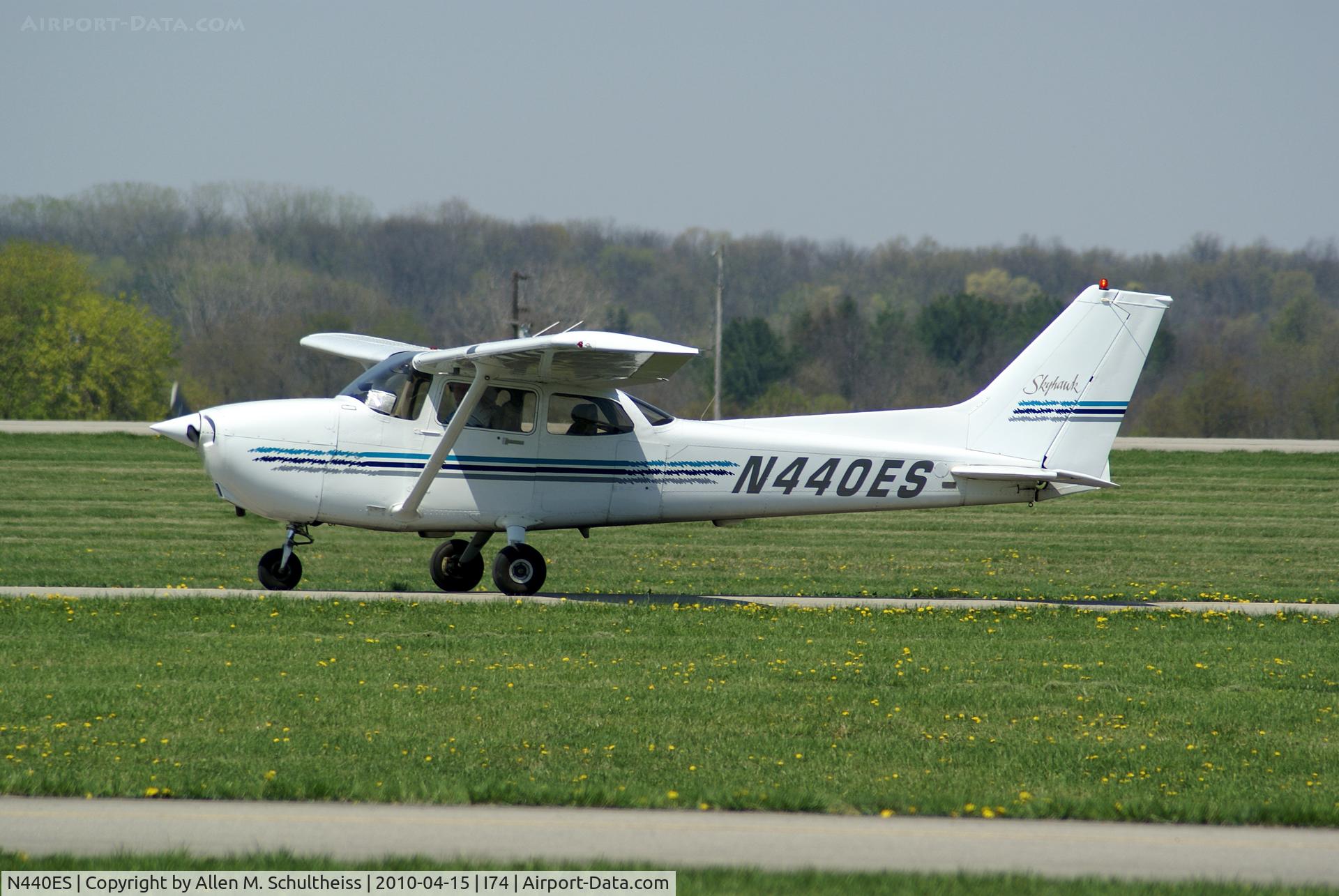 N440ES, 1998 Cessna 172R C/N 17280330, 1998 Cessna 172R