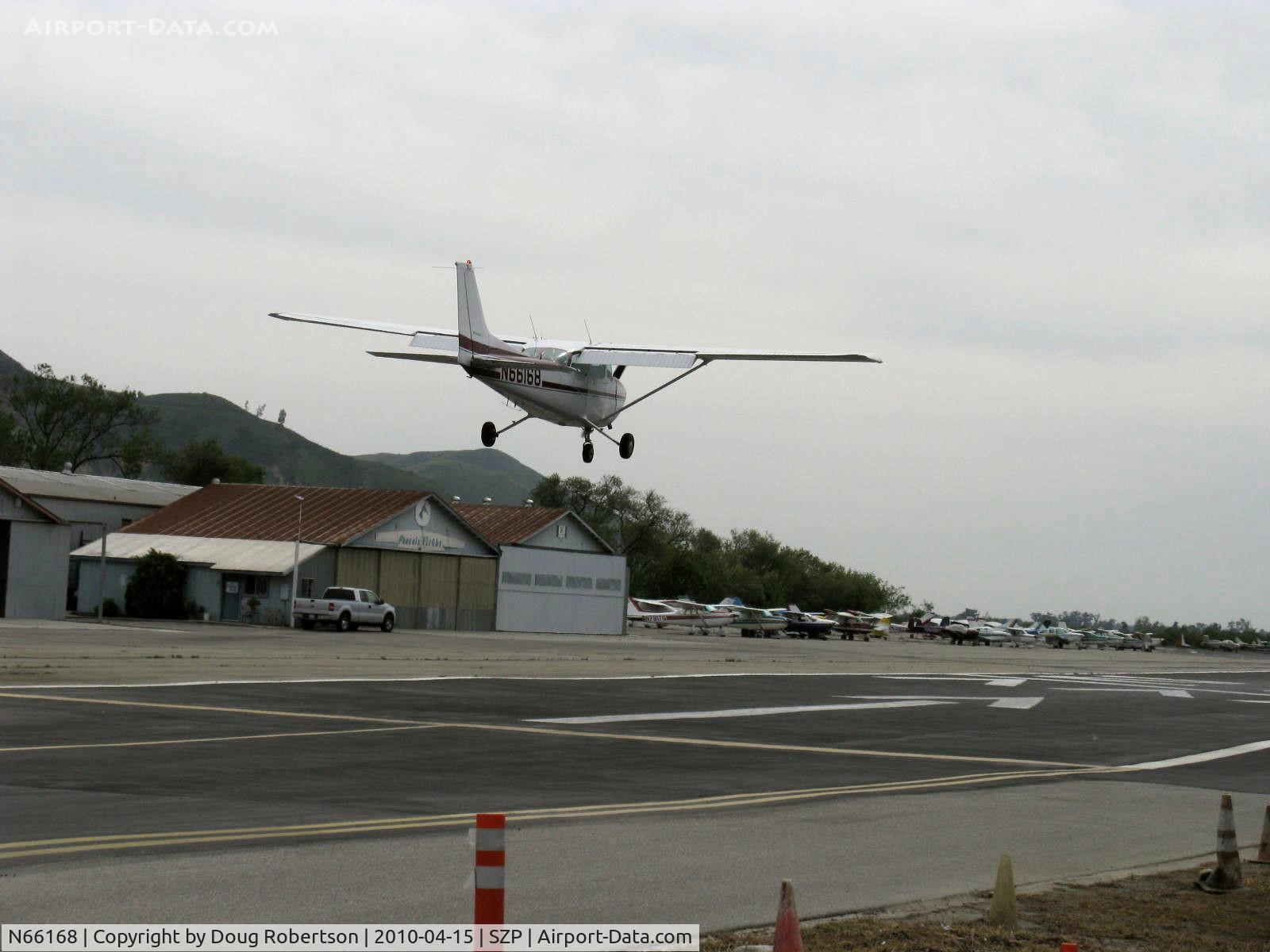 N66168, 1983 Cessna 172P C/N 17275974, 1983 Cessna 172P SKYHAWK II, Lycoming O-320-D2J 160 Hp, on final Rwy 22