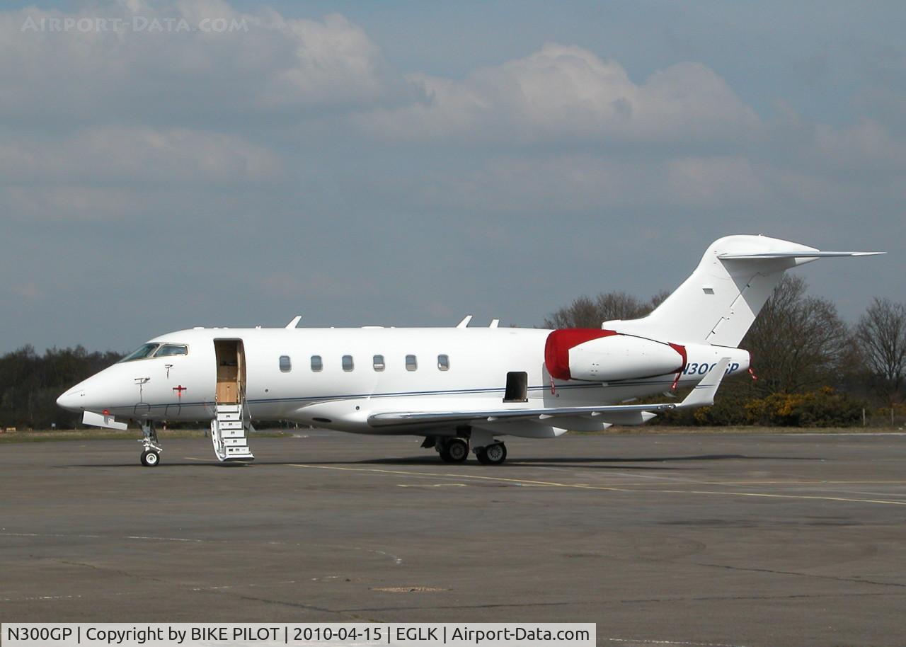 N300GP, Bombardier Challenger 300 (BD-100-1A10) C/N 20253, VISITING CHALLENGER GETTING THE COVERS PUT ON