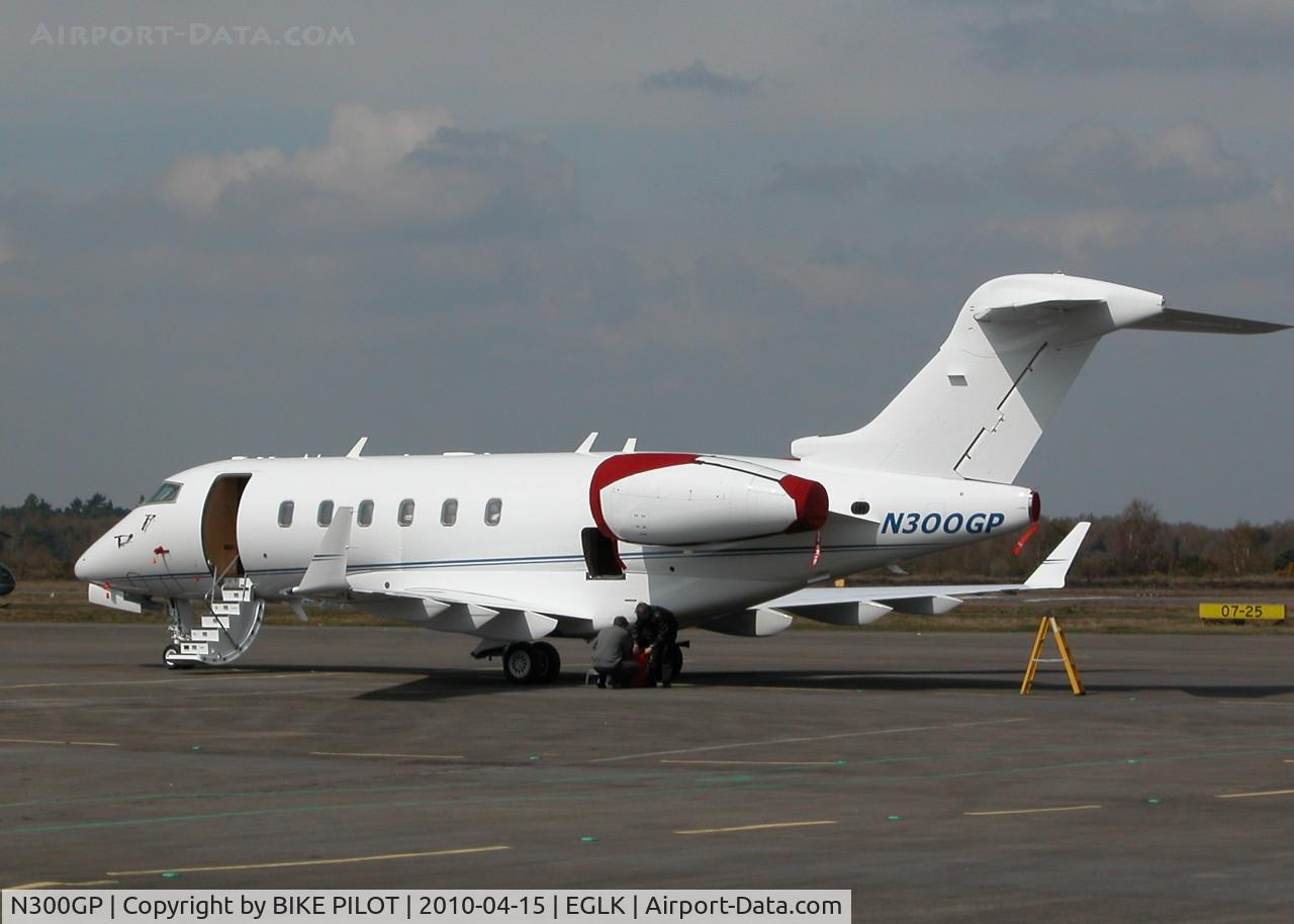 N300GP, Bombardier Challenger 300 (BD-100-1A10) C/N 20253, VISITING CHALLENGER GETTING THE COVERS PUT ON