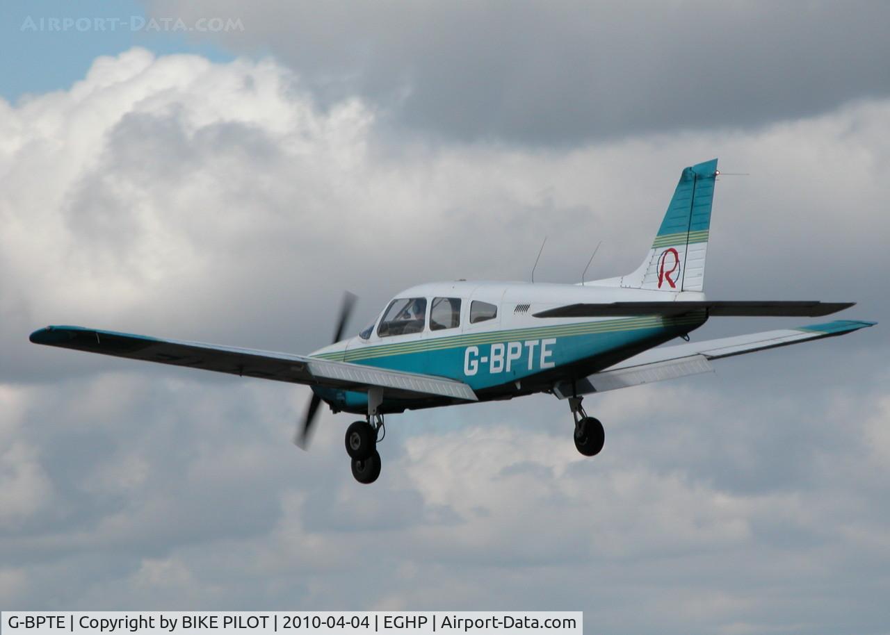 G-BPTE, 1976 Piper PA-28-181 Cherokee Archer II C/N 28-7690178, REDAIR CHEROKEE ON FINALS RWY 25