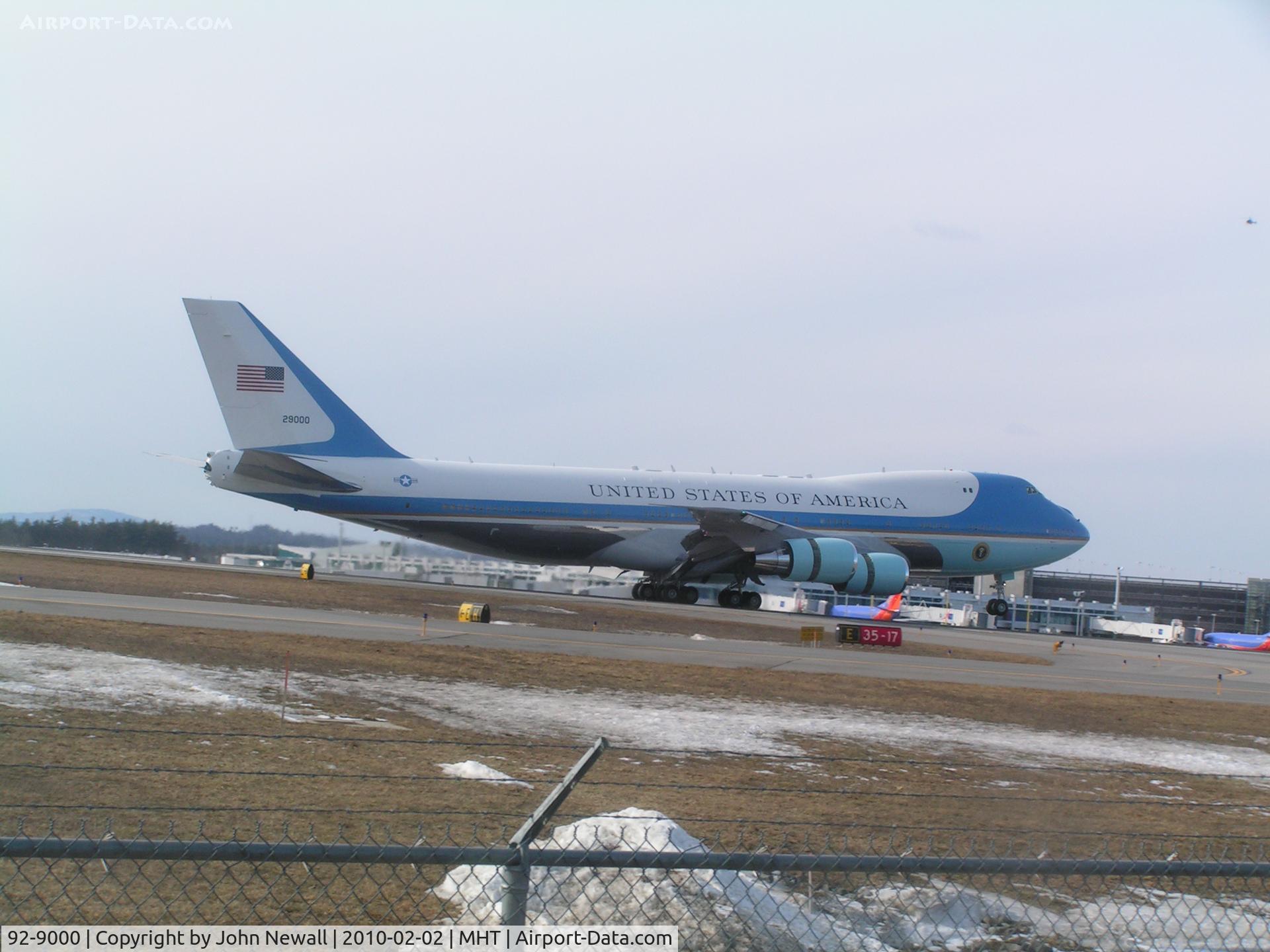 92-9000, 1987 Boeing VC-25A (747-2G4B) C/N 23825, Air Force One landing on runway 35 on a cold winter afternoon