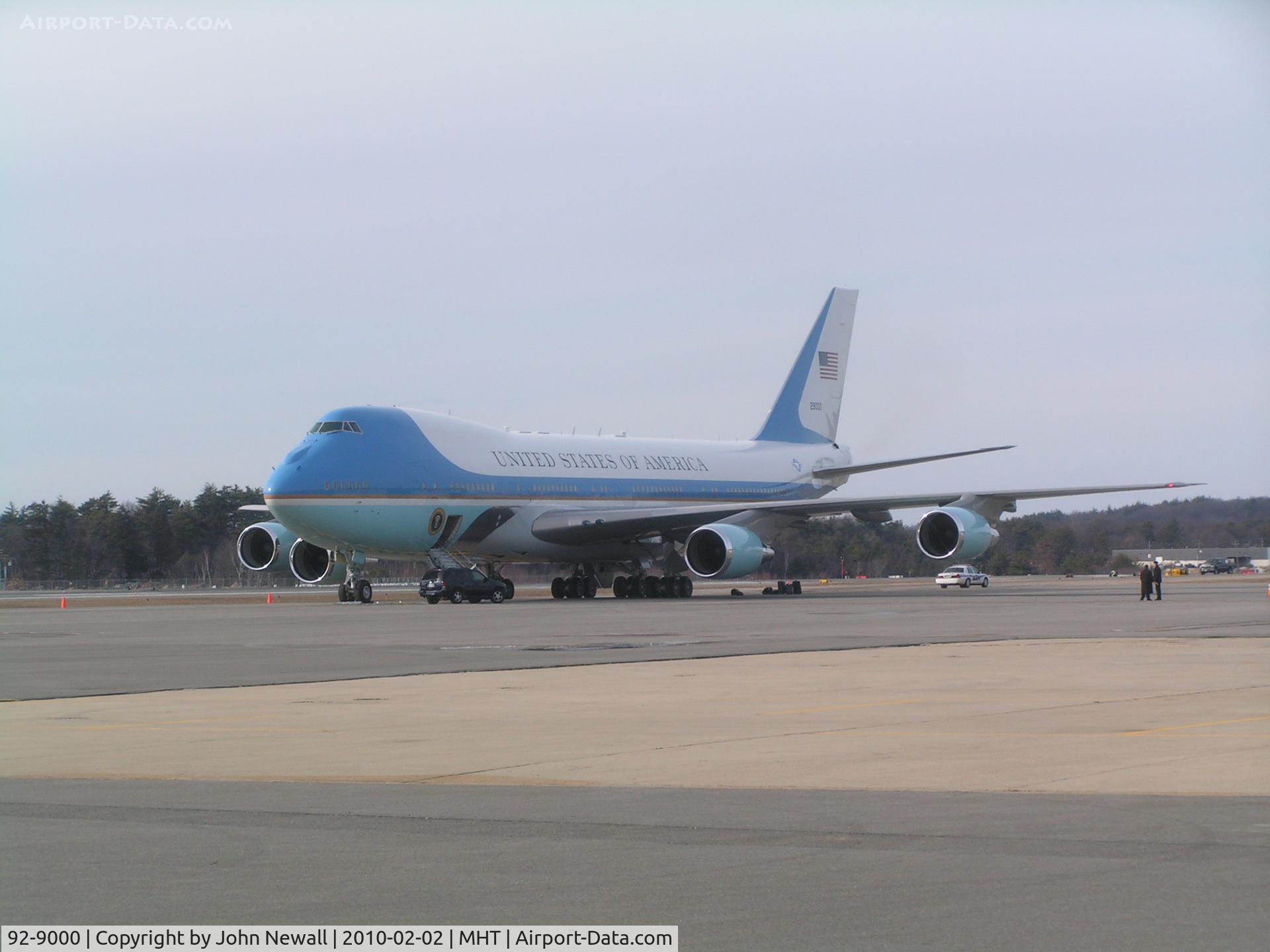 92-9000, 1987 Boeing VC-25A (747-2G4B) C/N 23825, Air Force One parked outside Wiggins Aviation at MHT