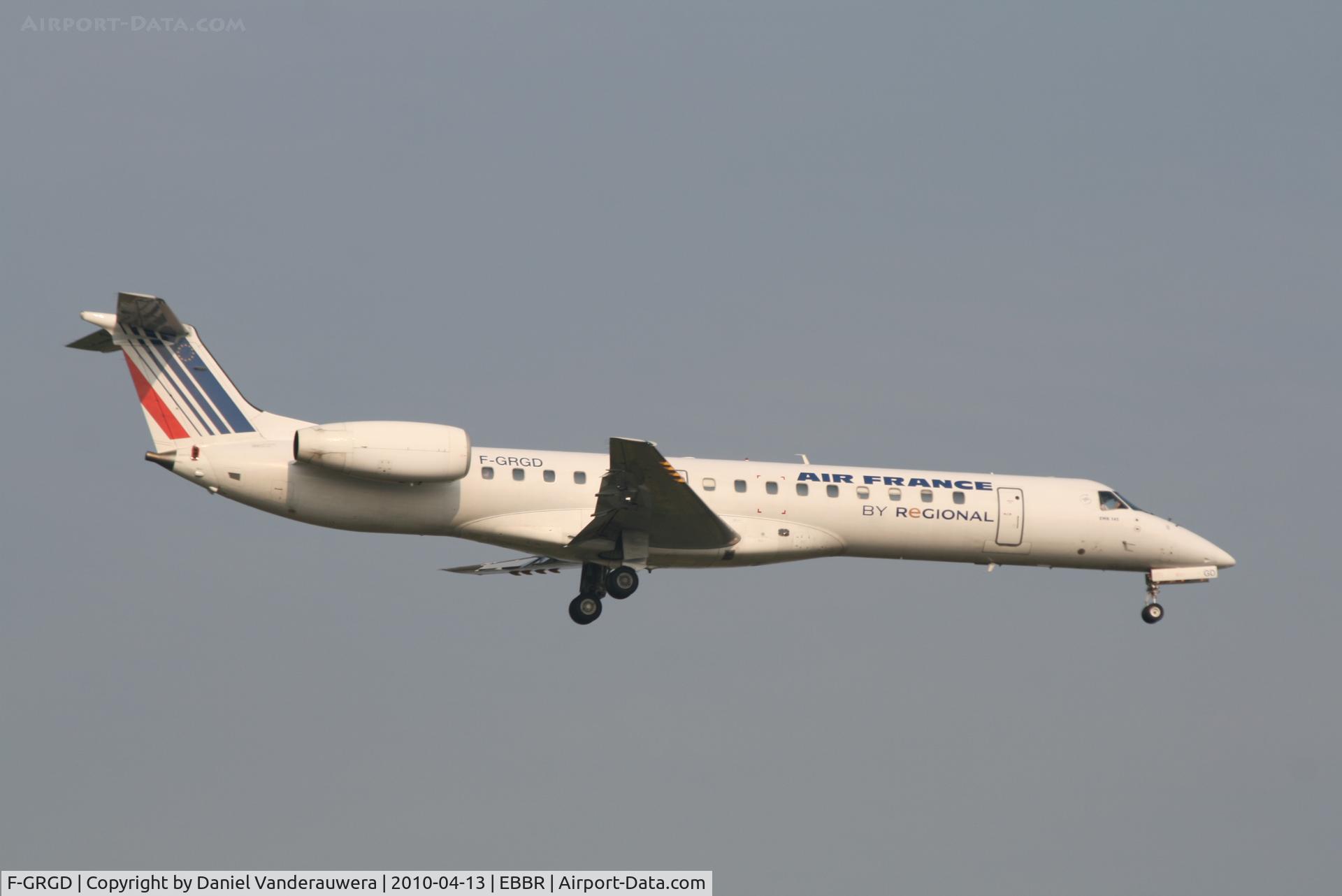 F-GRGD, 1998 Embraer EMB-145EU (ERJ-145EU) C/N 145043, Flight AF5402 is descending to RWY 02