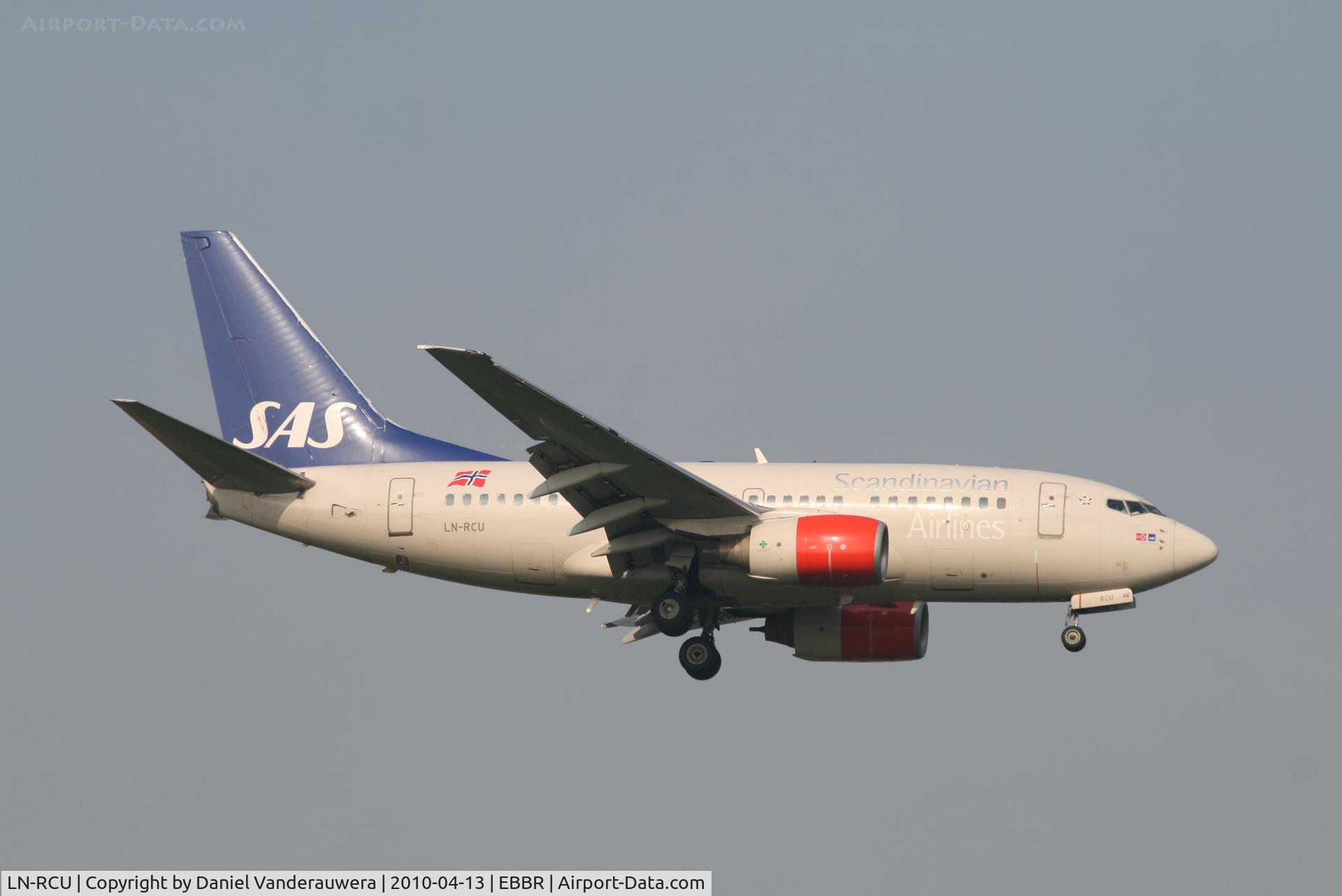 LN-RCU, 1999 Boeing 737-683 C/N 30190, Arrival of flight SK4743 to RWY 02