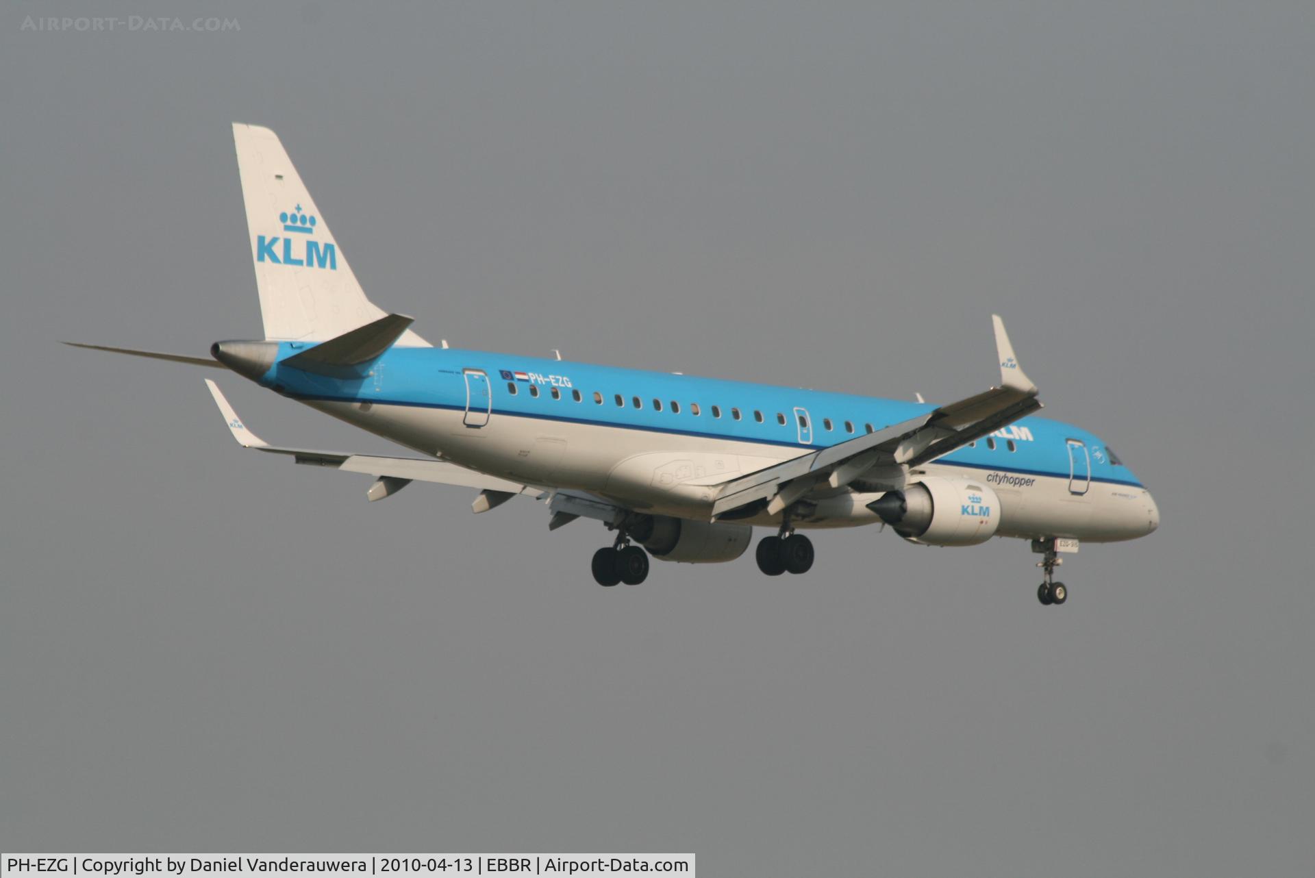 PH-EZG, 2009 Embraer 190LR (ERJ-190-100LR) C/N 19000315, Flight KL1723 is descending to RWY 02