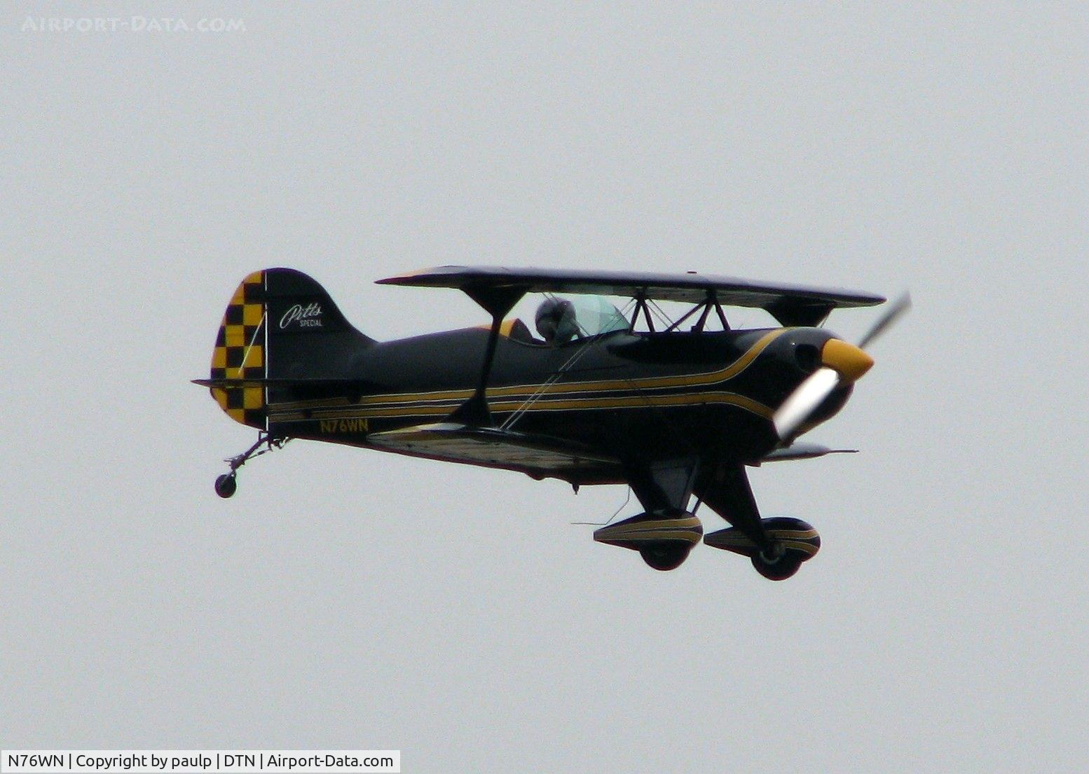 N76WN, 1978 Pitts S-1S Special C/N 433H, Landing at Downtown Shreveport.