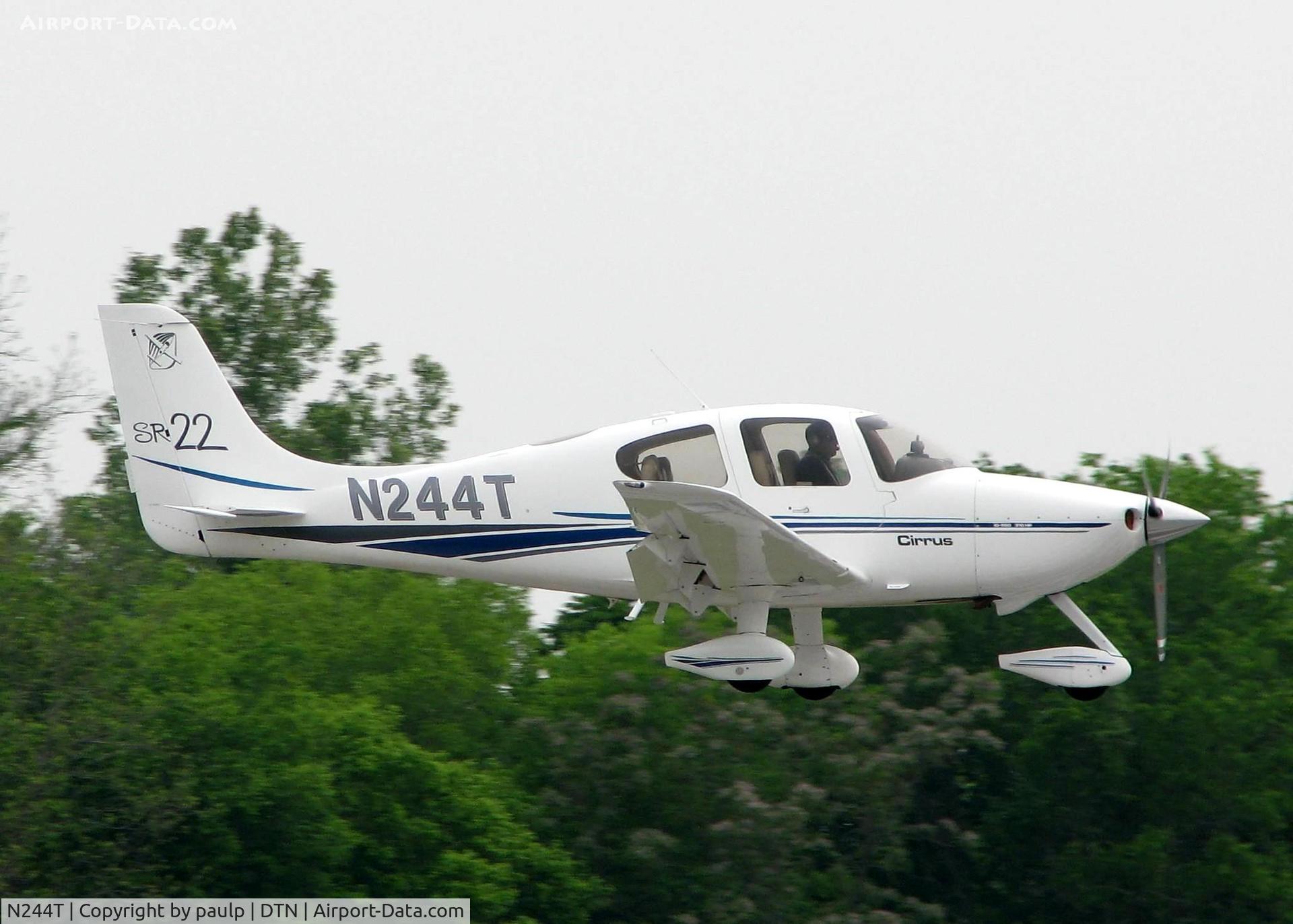 N244T, 2001 Cirrus SR22 C/N 0045, Landing on runway 14 at Downtown Shreveport.