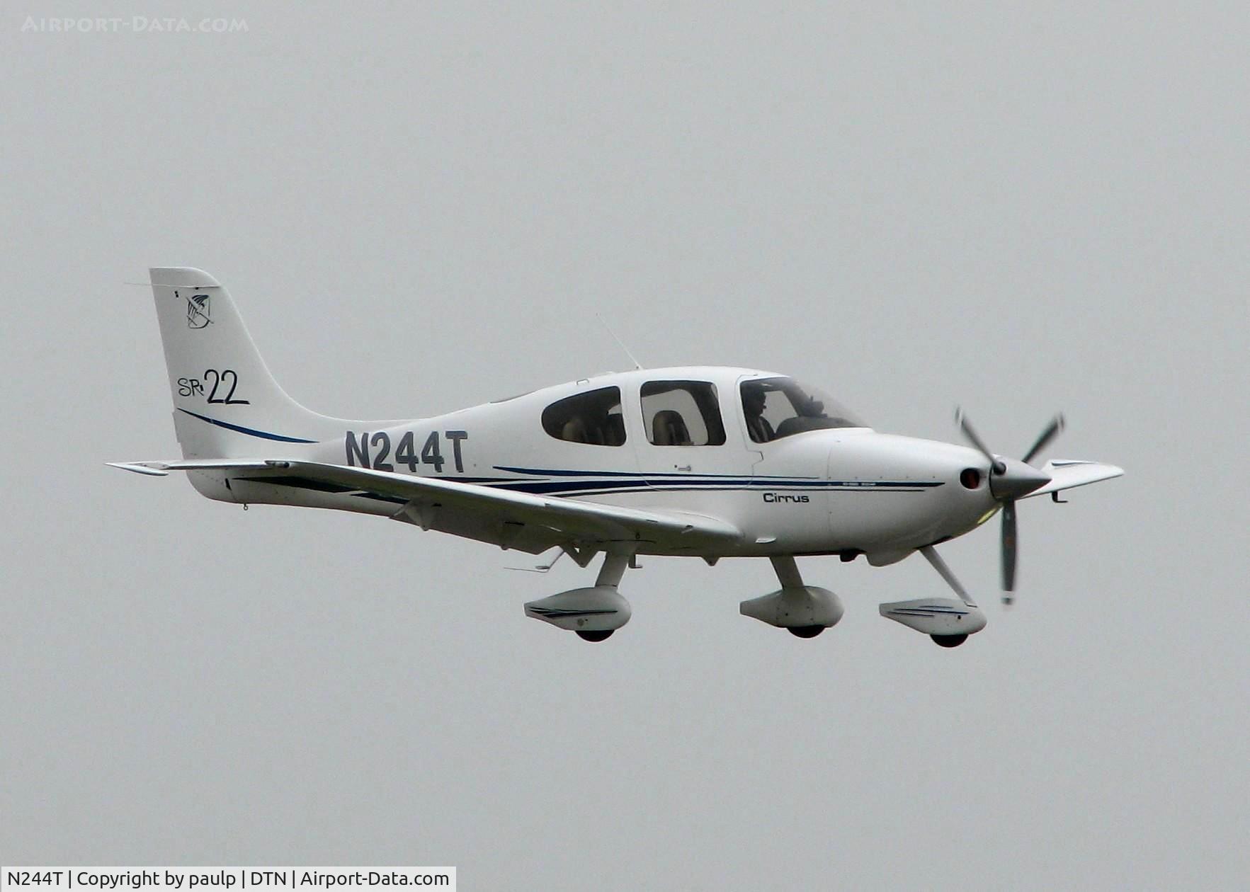 N244T, 2001 Cirrus SR22 C/N 0045, Landing at Downtown Shreveport.