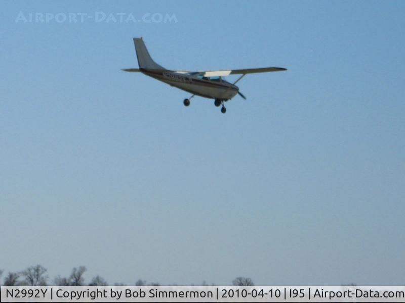 N2992Y, 1962 Cessna 182E Skylane C/N 18253992, Landing on 22 at Kenton, Ohio.