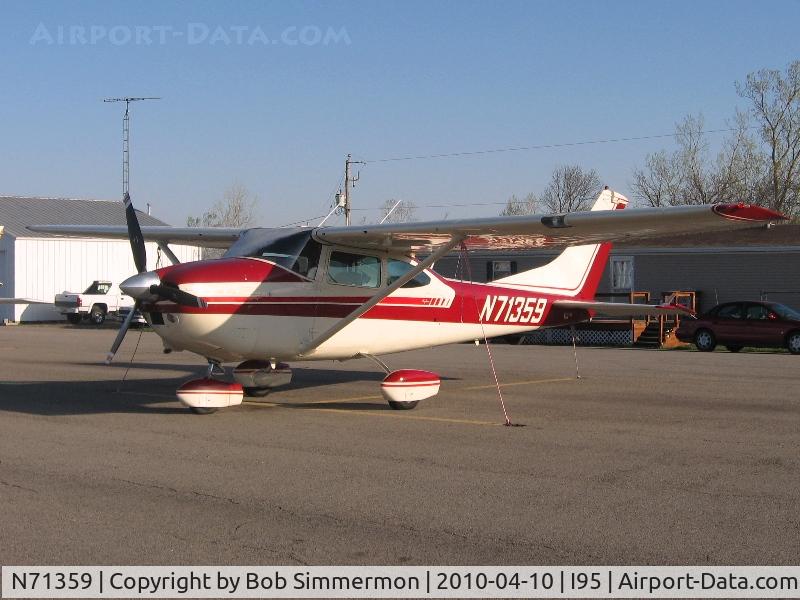 N71359, 1969 Cessna 182M Skylane C/N 18259593, On the ramp at Kenton, Ohio