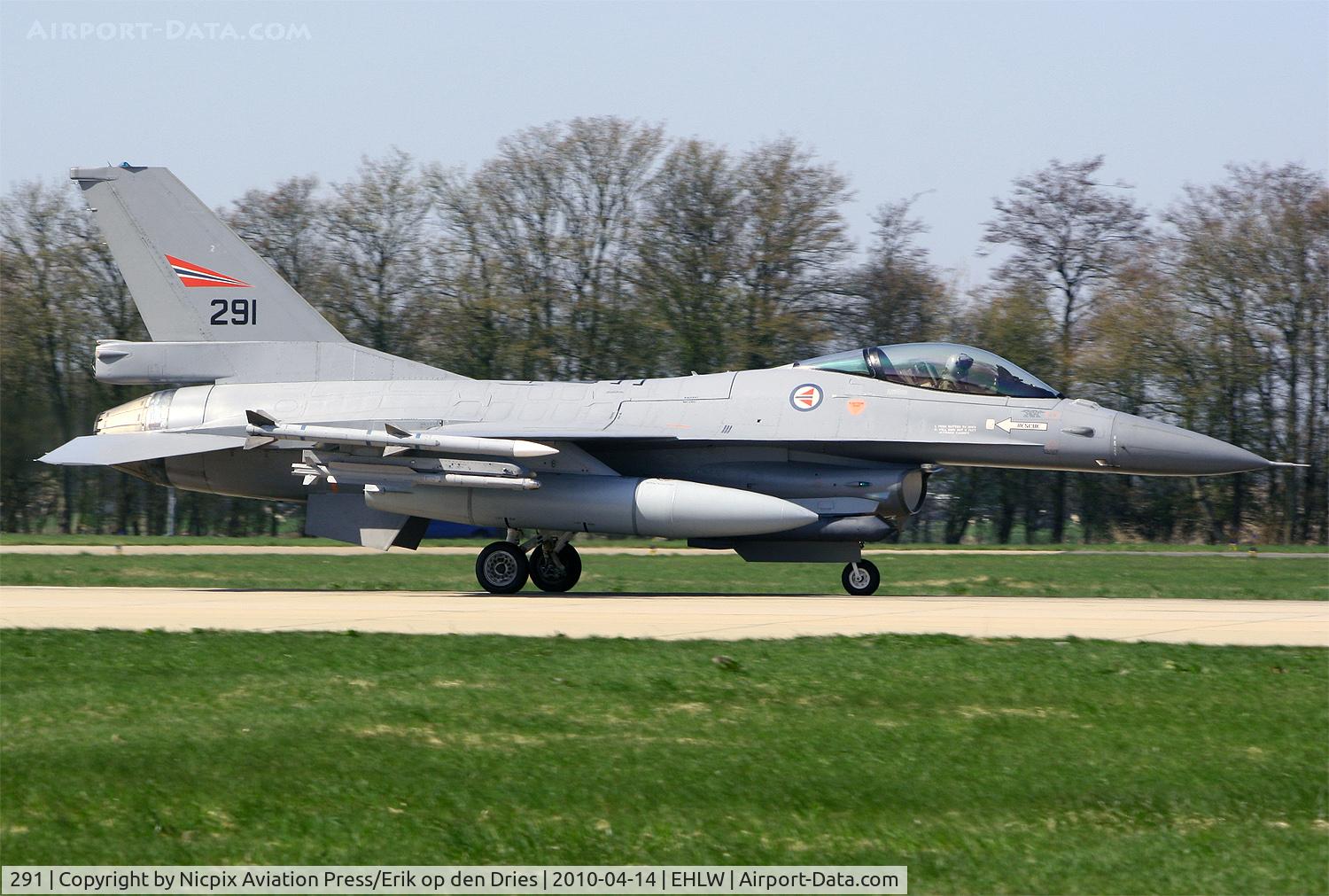 291, 1981 Fokker F-16AM Fighting Falcon C/N 6K-20, Norway AF F-16AM 291 on the runway at Leeuwarden AB during the NATO exercise Frisian Flag 2010