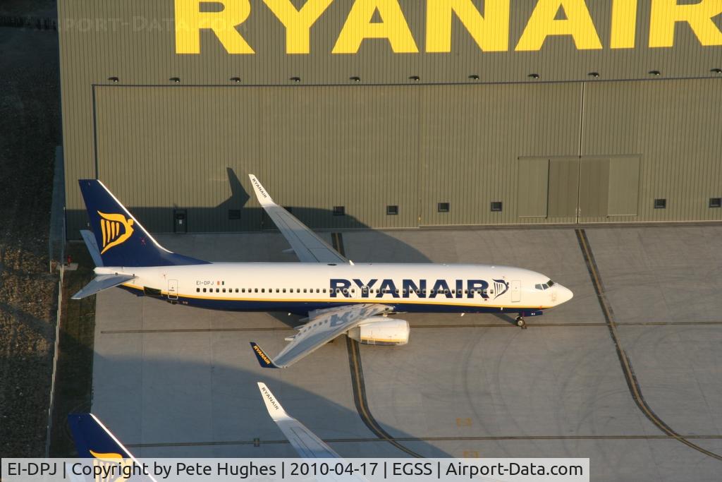 EI-DPJ, 2007 Boeing 737-8AS C/N 33609, EI-DPJ B737 at Stansted, closed by volcanic ash, provides an opportunity for balloon flight