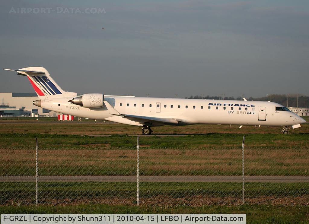 F-GRZL, 2006 Bombardier CRJ-700 (CL-600-2C10) Regional Jet C/N 10245, Taxiing holding point rwy 14L for departure with new logo...