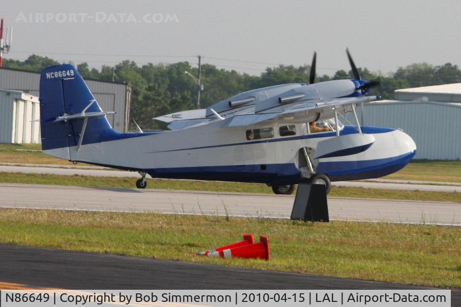 N86649, Grumman G-44A Widgeon C/N 1467, Departing Lakeland, FL during Sun N Fun 2010