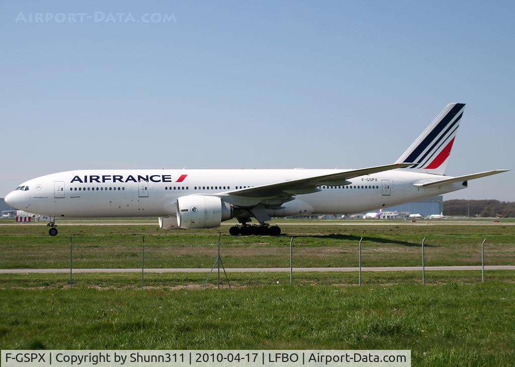 F-GSPX, 2002 Boeing 777-228/ER C/N 32698, Taxiing to the terminal...