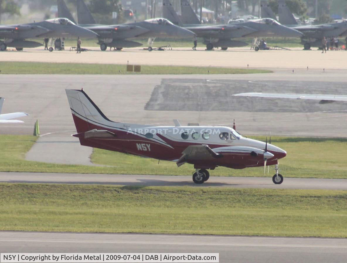 N5Y, 1967 Beech 65-A90 C/N LJ-272, Beech A90