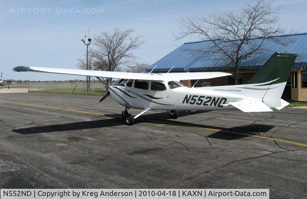 N552ND, 2008 Cessna 172S C/N 172S10859, University of North Dakota Cessna 172S Skyhawk at the fuel pump.