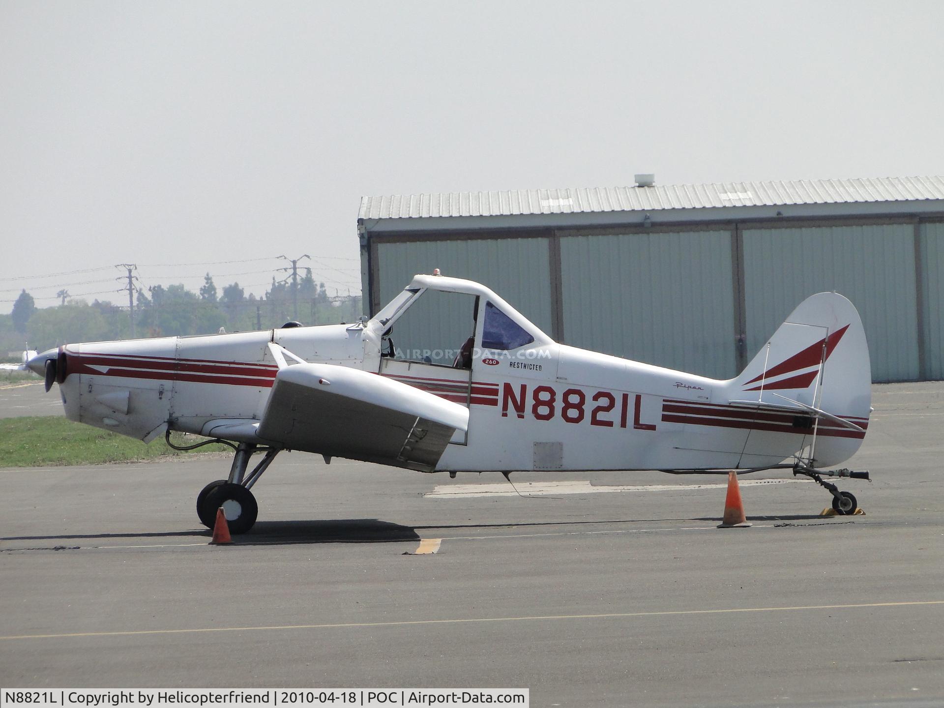 N8821L, 1971 Piper PA-25-260 C/N 25-5326, Waiting for glider to be readied