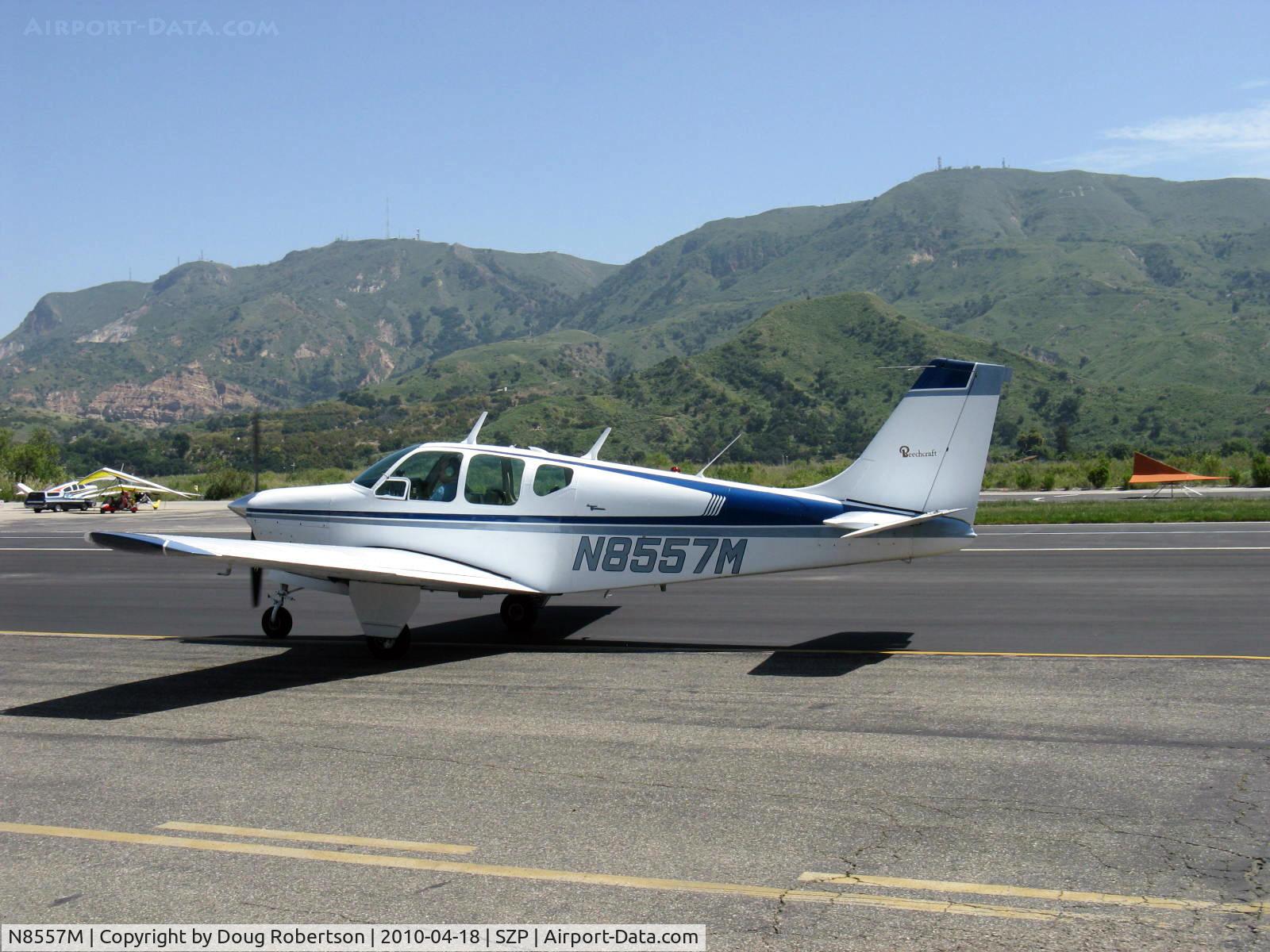 N8557M, 1963 Beech 35-B33 Debonair C/N CD-641, 1963 Beech 35-B33 DEBONAIR, Continental IO-470-K 225 Hp, taxi