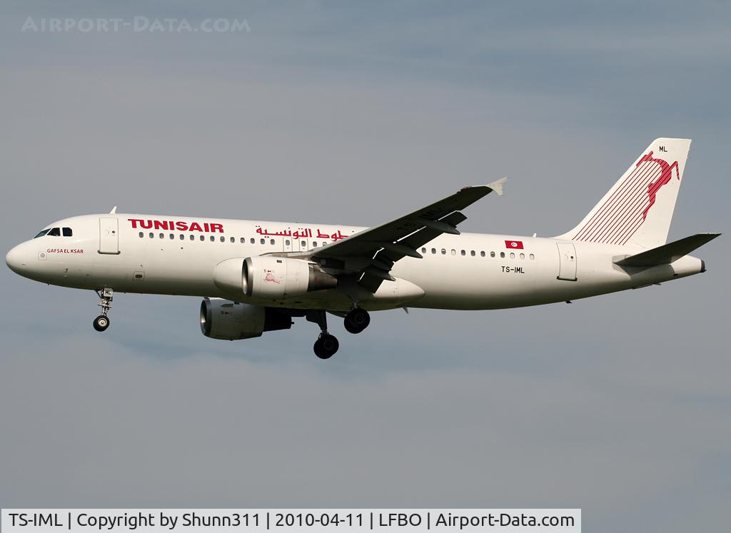 TS-IML, 1999 Airbus A320-211 C/N 0958, Landing rwy 32L