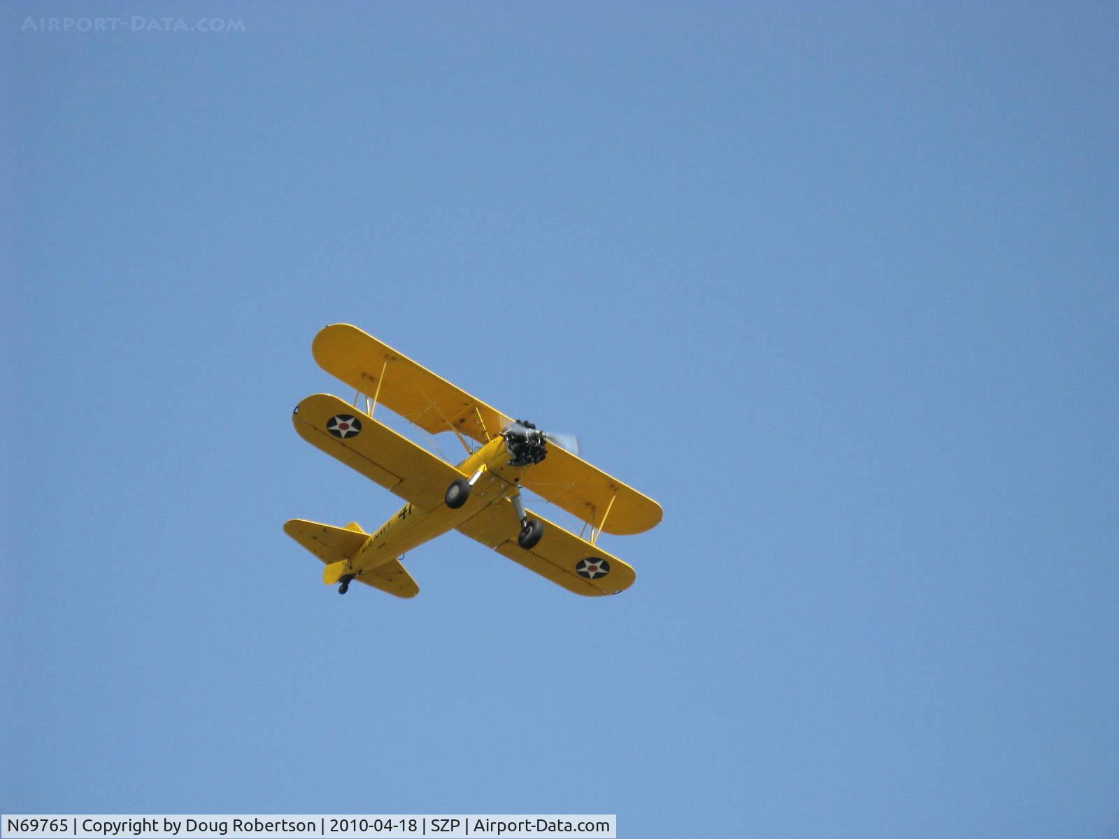 N69765, 1941 Boeing A75N1 (PT17) C/N 75-1044, 1941 Boeing Stearman A75N1 as Navy N2-S1, Continental W-670 220 Hp, taxkeoff climb Rwy 22