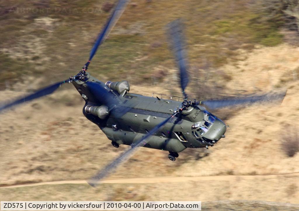 ZD575, Boeing Vertol Chinook HC.2 C/N M/A035/B-867/M7023), Royal Air Force. Operated by 7 & 27 Squadron, coded 'DC'. Derwent Valley.