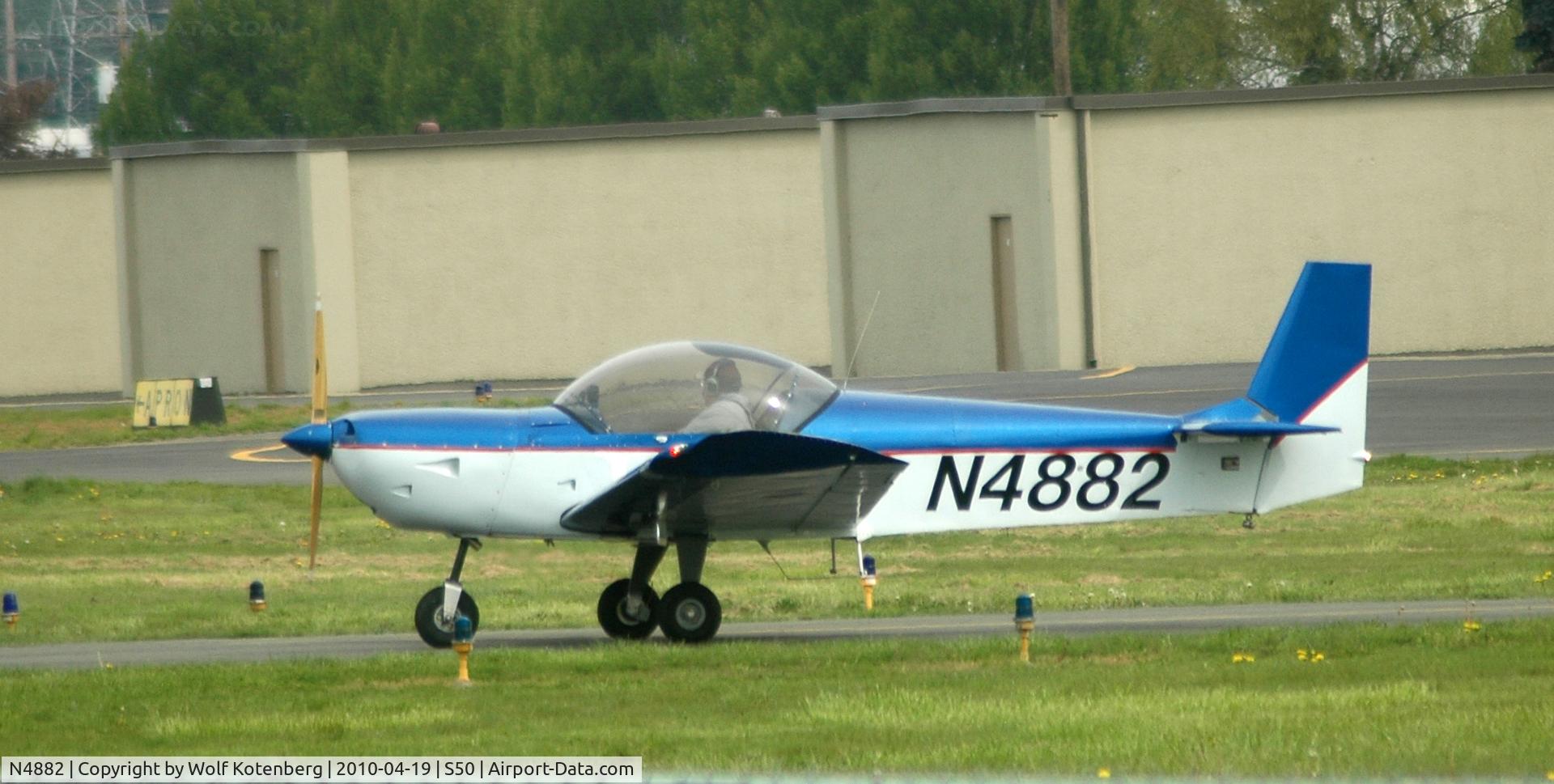 N4882, Zenith CH-601 XL Zodiac C/N 6-4882, toward the active