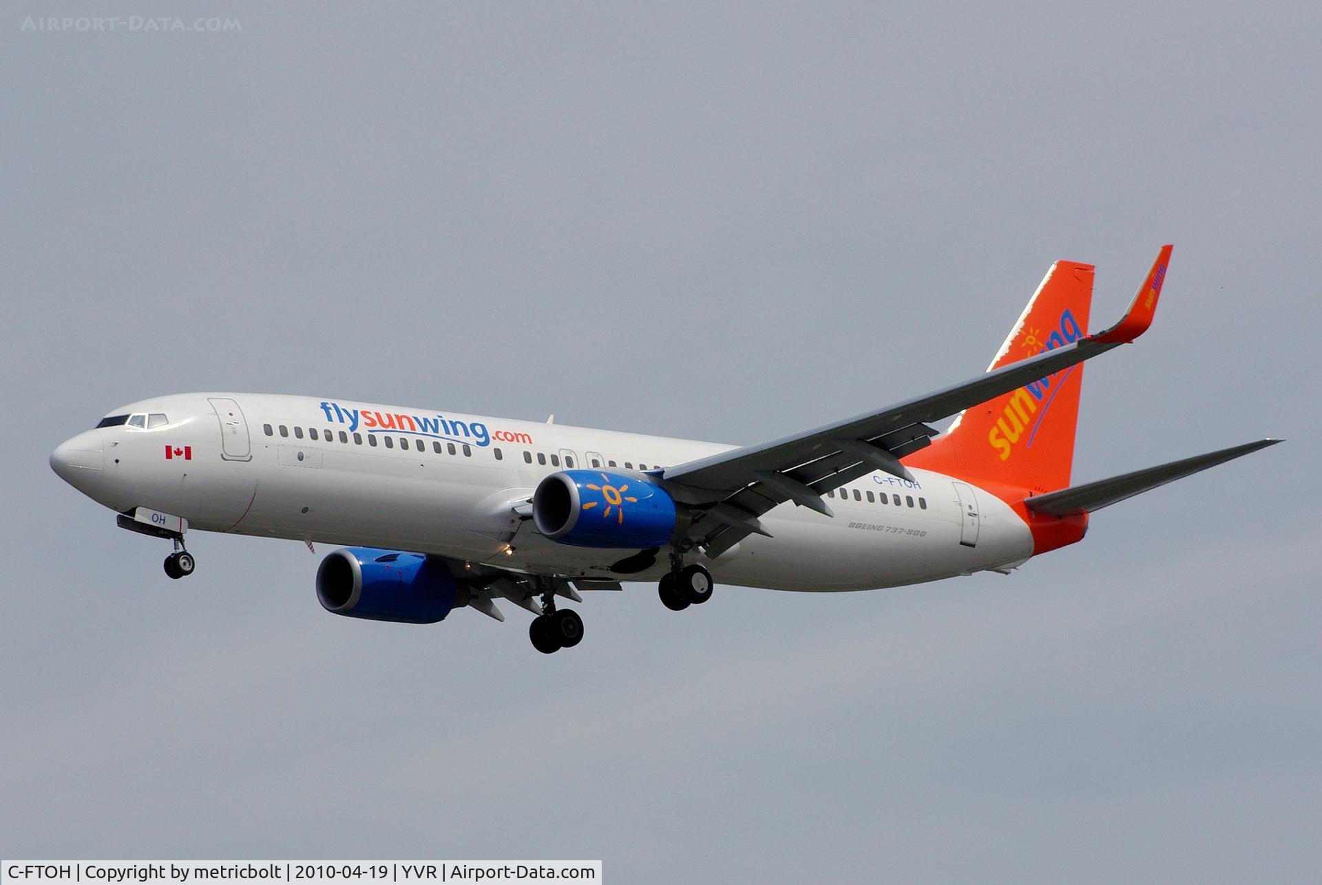 C-FTOH, 2009 Boeing 737-8HX C/N 29647, Landing at YVR